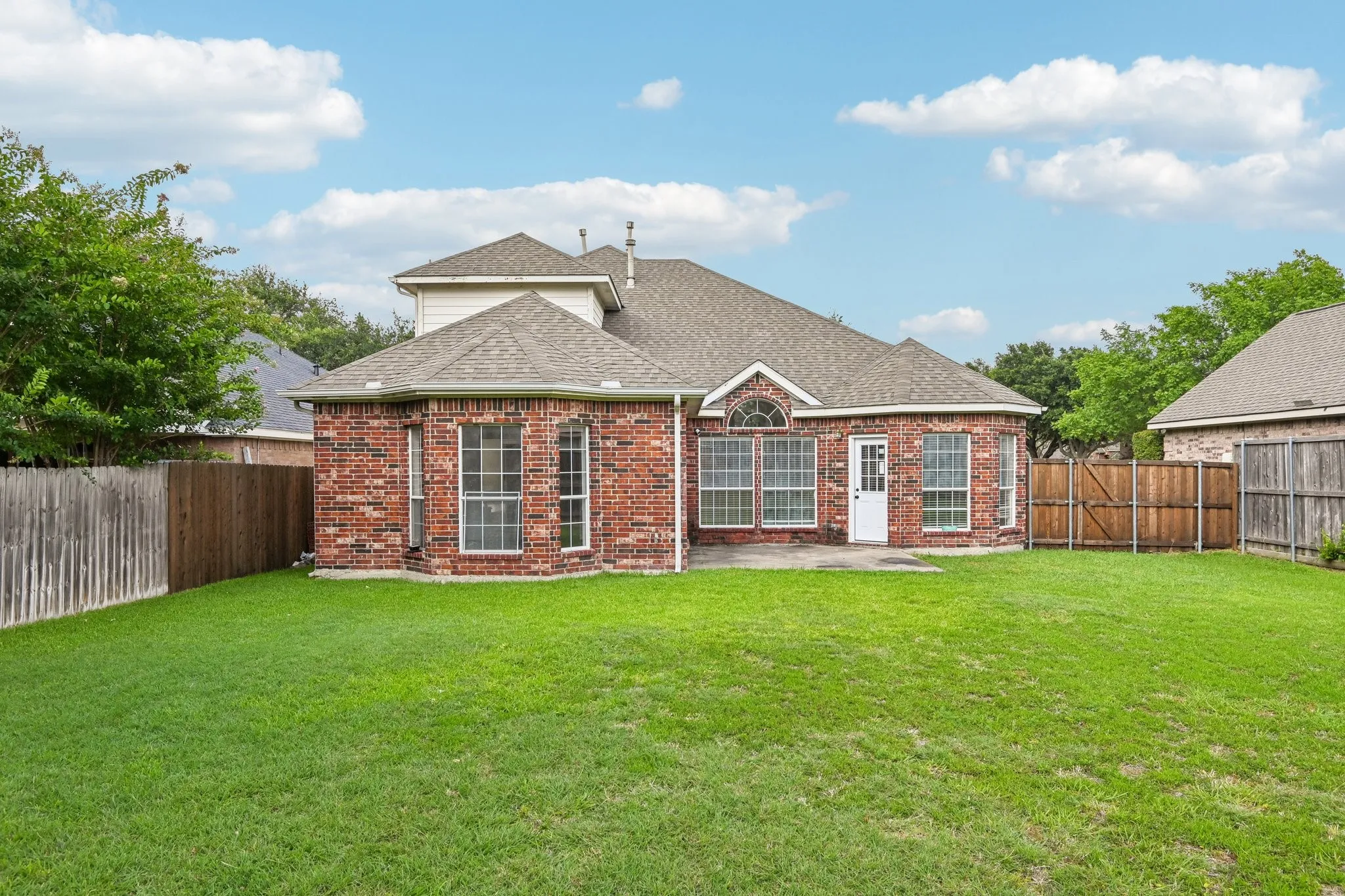 Single Family Residence For Sale in Dallas County , 7917 Southern Hills Lane, Rowlett, Texas 75089, 5 Bedroom, 3 Bathroom, 2 Garage spaces, 2,524 Sqft, built in 2001, mls#21324905, Real Estate Agent in Rowlett, Homes For Sale in Dallas county, Homes For Sale in Rowlett, Realtor in Rowlett Texas, Real Estate Brokerage Independent Realty Texas, Luminita Cordes Realtor