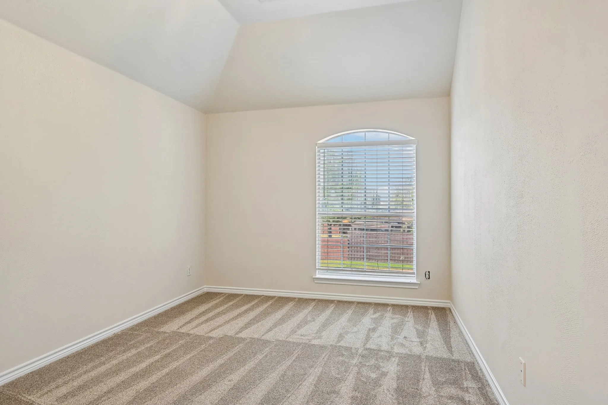 Single Family Residence For Sale in Dallas County , 7917 Southern Hills Lane, Rowlett, Texas 75089, 5 Bedroom, 3 Bathroom, 2 Garage spaces, 2,524 Sqft, built in 2001, mls#21324905, Real Estate Agent in Rowlett, Homes For Sale in Dallas county, Homes For Sale in Rowlett, Realtor in Rowlett Texas, Real Estate Brokerage Independent Realty Texas, Luminita Cordes Realtor