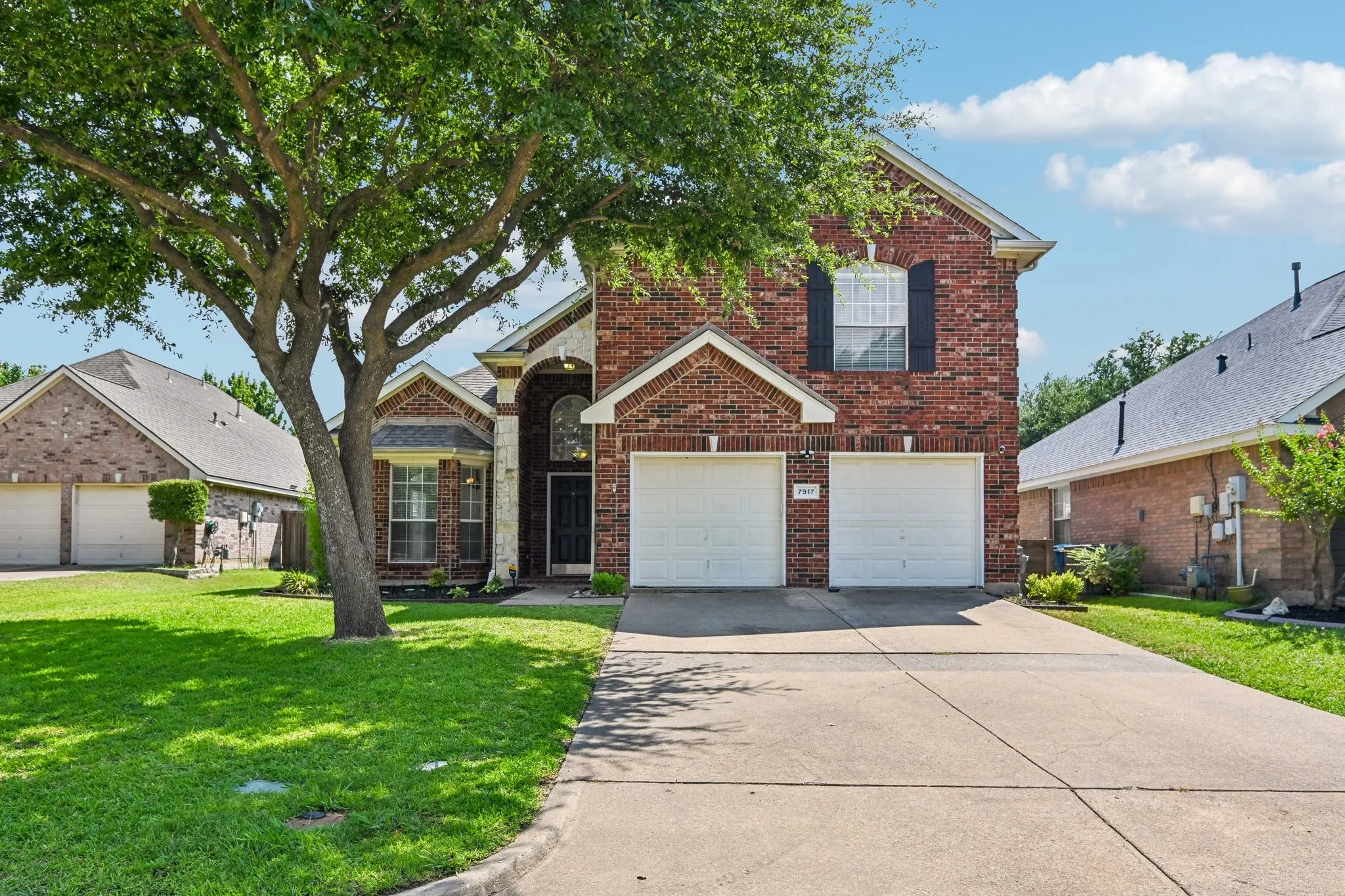 Single Family Residence For Sale in Dallas County , 7917 Southern Hills Lane, Rowlett, Texas 75089, 5 Bedroom, 3 Bathroom, 2 Garage spaces, 2,524 Sqft, built in 2001, mls#21324905, Real Estate Agent in Rowlett, Homes For Sale in Dallas county, Homes For Sale in Rowlett, Realtor in Rowlett Texas, Real Estate Brokerage Independent Realty Texas, Luminita Cordes Realtor