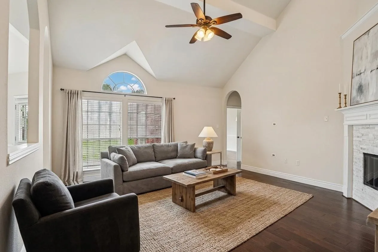 Single Family Residence For Sale in Dallas County , 7917 Southern Hills Lane, Rowlett, Texas 75089, 5 Bedroom, 3 Bathroom, 2 Garage spaces, 2,524 Sqft, built in 2001, mls#21324905, Real Estate Agent in Rowlett, Homes For Sale in Dallas county, Homes For Sale in Rowlett, Realtor in Rowlett Texas, Real Estate Brokerage Independent Realty Texas, Luminita Cordes Realtor
