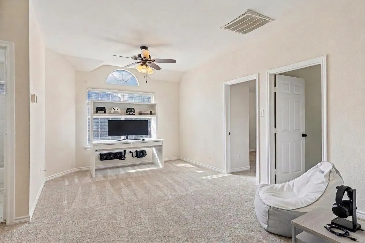 Single Family Residence For Sale in Dallas County , 7917 Southern Hills Lane, Rowlett, Texas 75089, 5 Bedroom, 3 Bathroom, 2 Garage spaces, 2,524 Sqft, built in 2001, mls#21324905, Real Estate Agent in Rowlett, Homes For Sale in Dallas county, Homes For Sale in Rowlett, Realtor in Rowlett Texas, Real Estate Brokerage Independent Realty Texas, Luminita Cordes Realtor