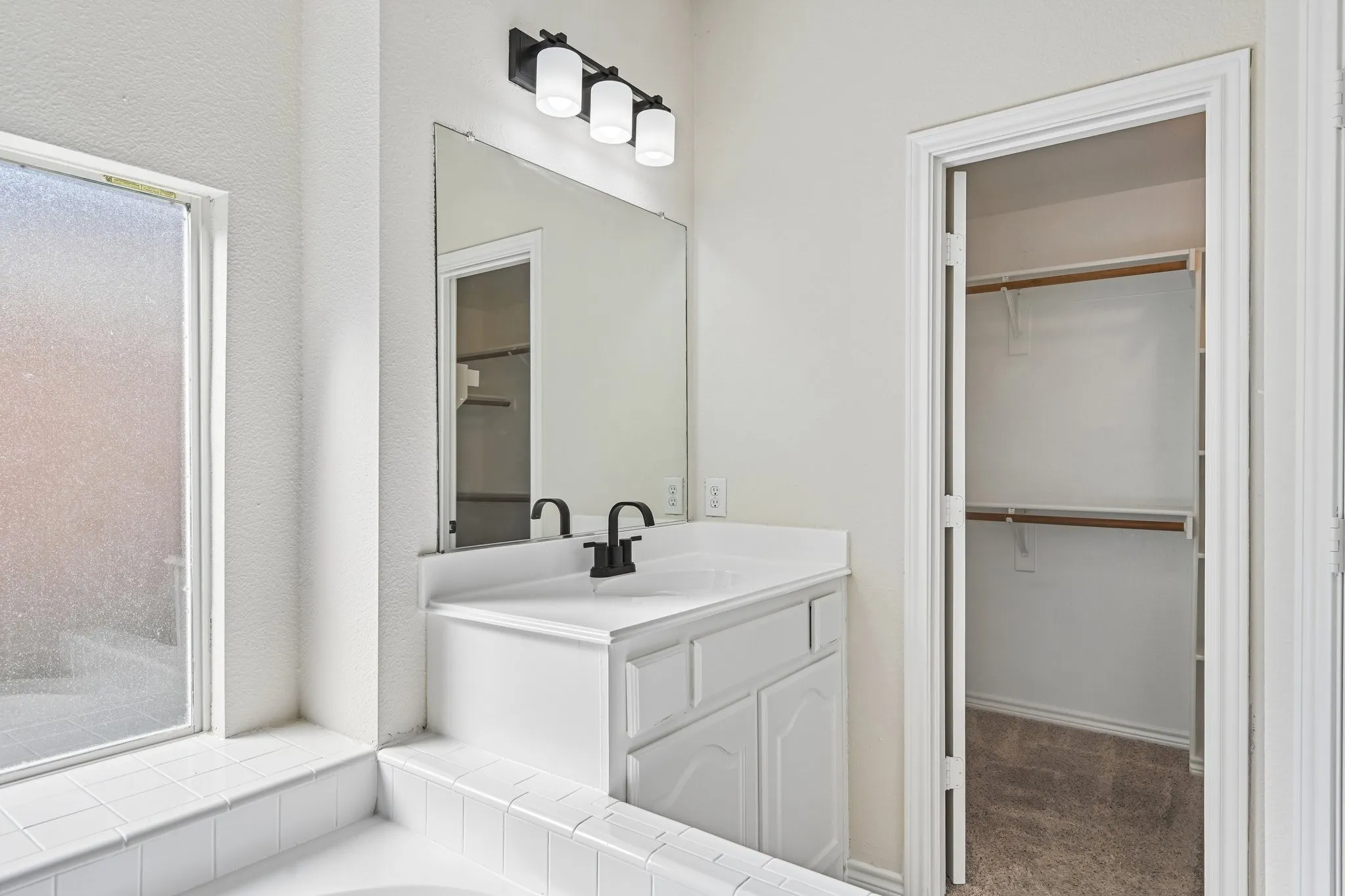 Single Family Residence For Sale in Dallas County , 7917 Southern Hills Lane, Rowlett, Texas 75089, 5 Bedroom, 3 Bathroom, 2 Garage spaces, 2,524 Sqft, built in 2001, mls#21324905, Real Estate Agent in Rowlett, Homes For Sale in Dallas county, Homes For Sale in Rowlett, Realtor in Rowlett Texas, Real Estate Brokerage Independent Realty Texas, Luminita Cordes Realtor