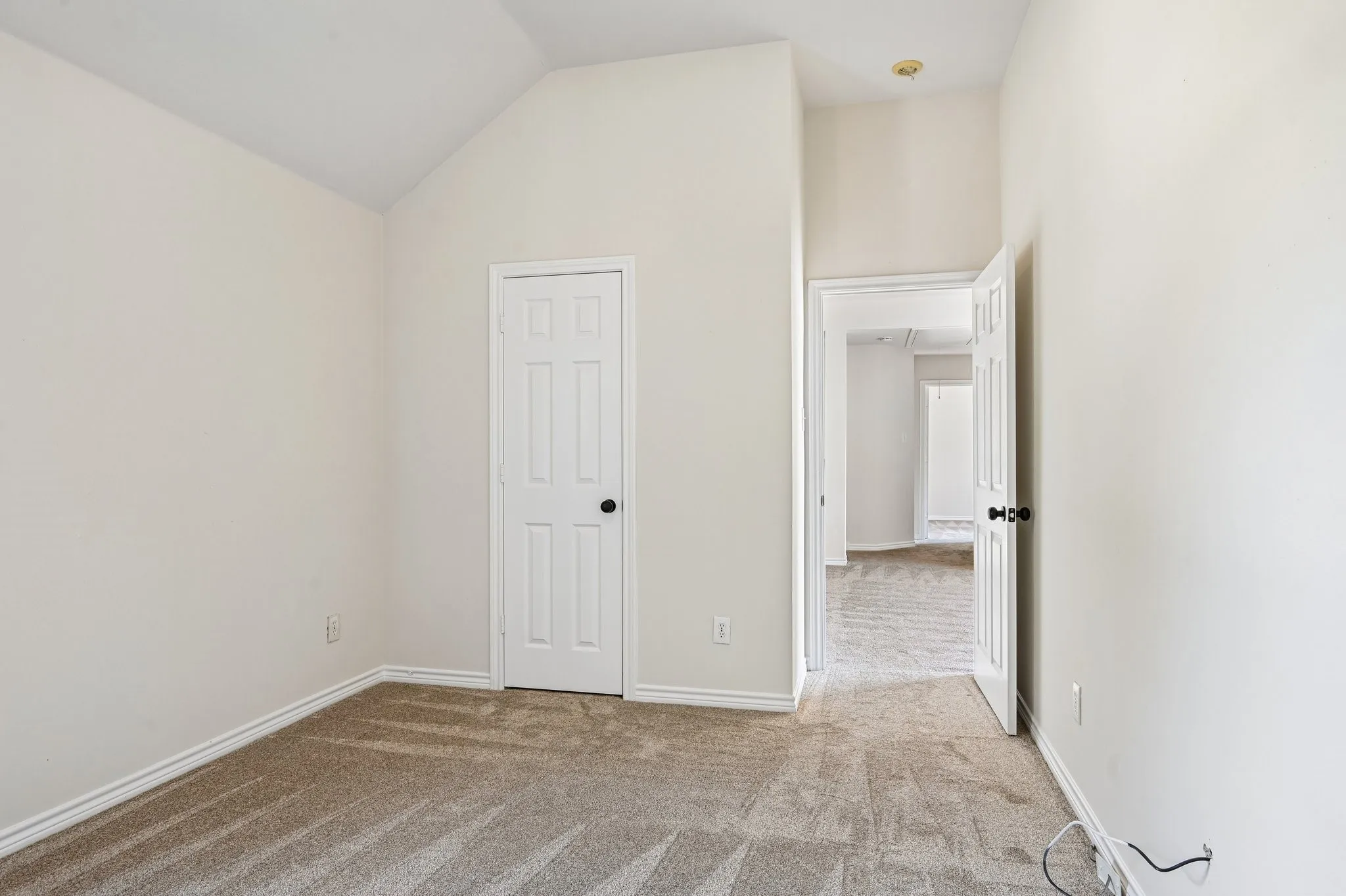 Single Family Residence For Sale in Dallas County , 7917 Southern Hills Lane, Rowlett, Texas 75089, 5 Bedroom, 3 Bathroom, 2 Garage spaces, 2,524 Sqft, built in 2001, mls#21324905, Real Estate Agent in Rowlett, Homes For Sale in Dallas county, Homes For Sale in Rowlett, Realtor in Rowlett Texas, Real Estate Brokerage Independent Realty Texas, Luminita Cordes Realtor