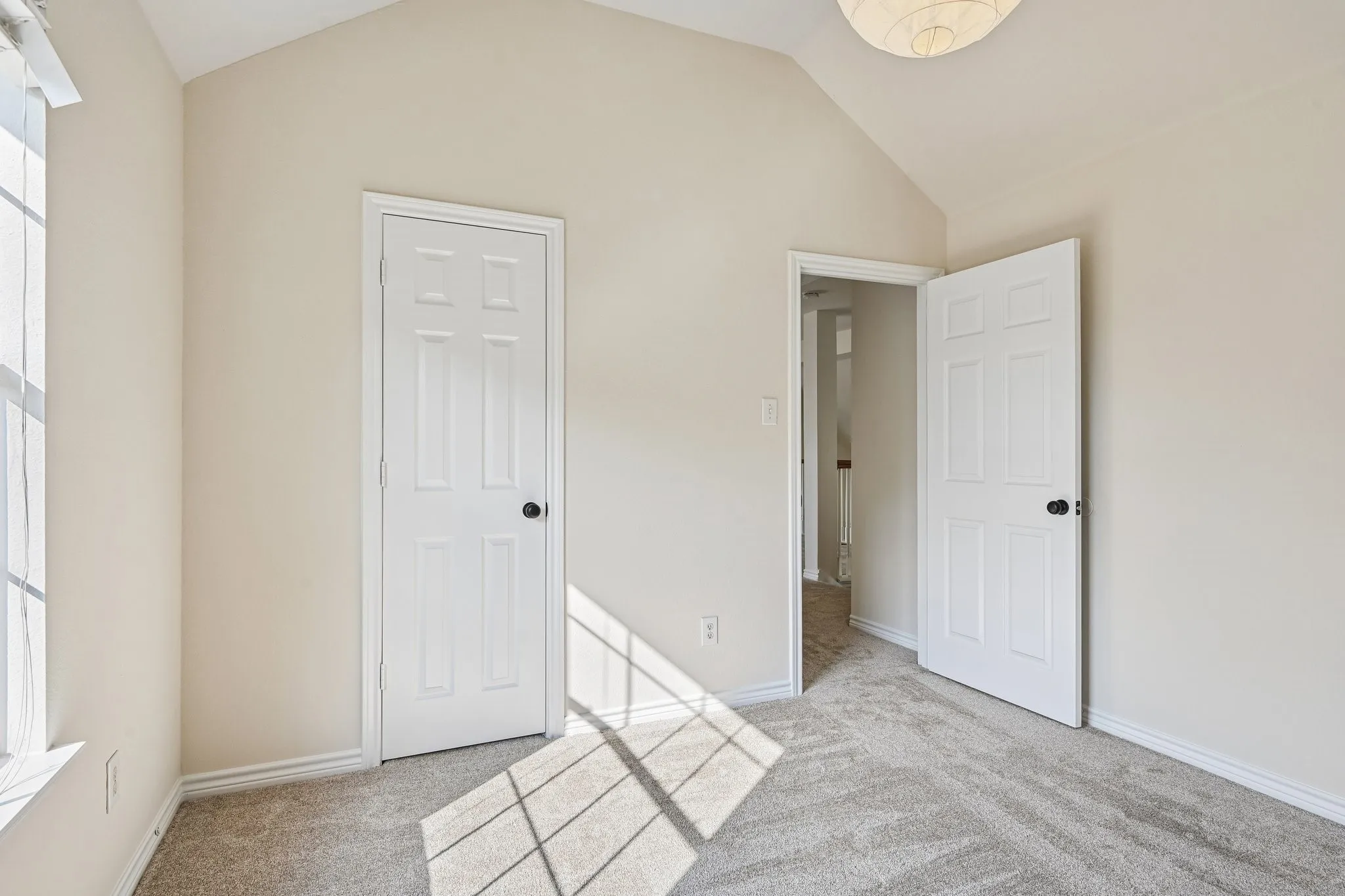 Single Family Residence For Sale in Dallas County , 7917 Southern Hills Lane, Rowlett, Texas 75089, 5 Bedroom, 3 Bathroom, 2 Garage spaces, 2,524 Sqft, built in 2001, mls#21324905, Real Estate Agent in Rowlett, Homes For Sale in Dallas county, Homes For Sale in Rowlett, Realtor in Rowlett Texas, Real Estate Brokerage Independent Realty Texas, Luminita Cordes Realtor