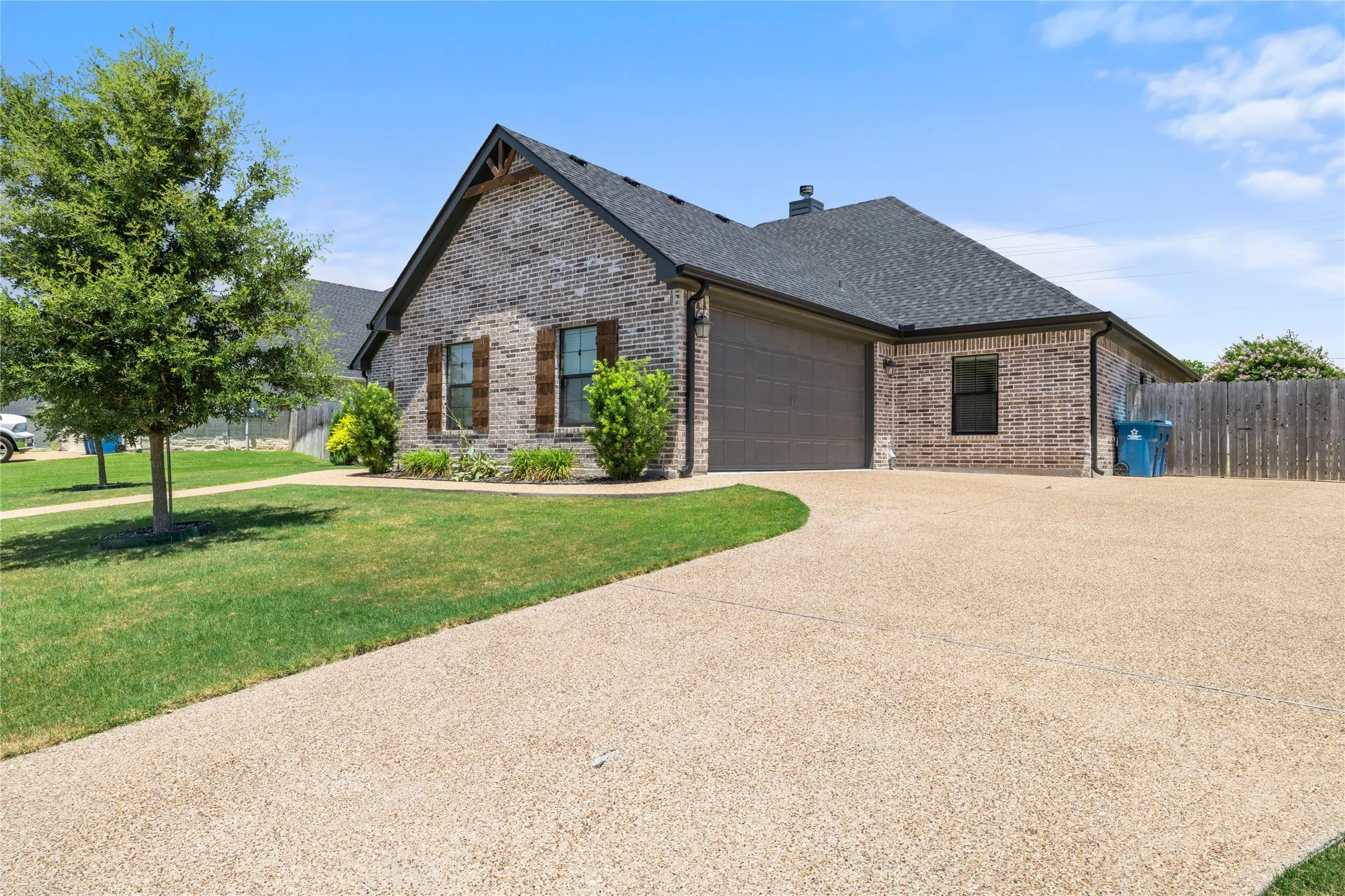 Single Family Residence For Sale in Mc Lennan County , 932 Gallant Fox Road, Hewitt, Texas 76643, 4 Bedroom, 3 Bathroom, 2 Garage spaces, 2,297 Sqft, built in 2022, mls#21328550, Real Estate Agent in Hewitt, Homes For Sale in Mc Lennan county, Homes For Sale in Hewitt, Realtor in Hewitt Texas, Real Estate Brokerage Independent Realty Texas, Luminita Cordes Realtor