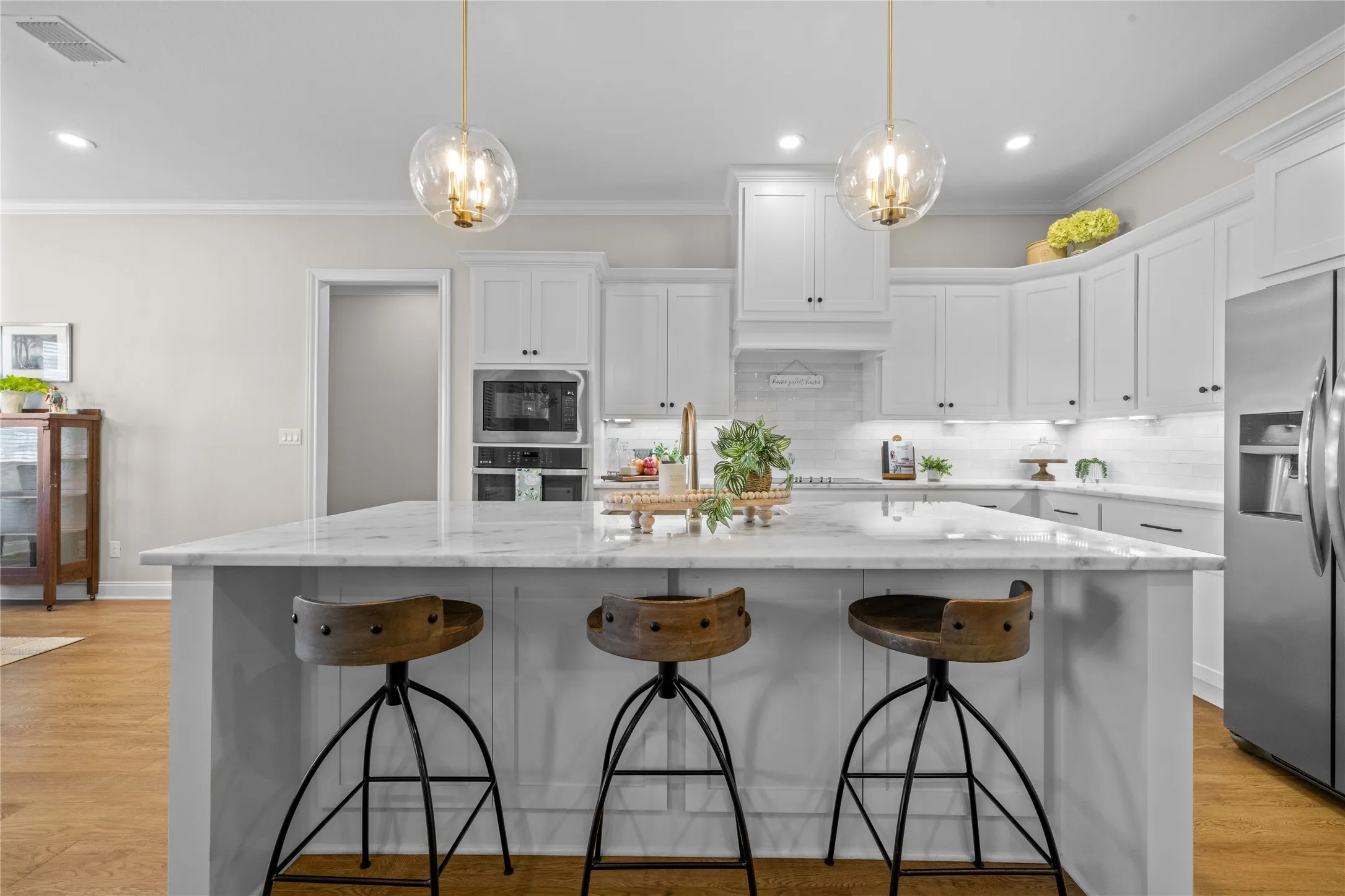 Single Family Residence For Sale in Mc Lennan County , 932 Gallant Fox Road, Hewitt, Texas 76643, 4 Bedroom, 3 Bathroom, 2 Garage spaces, 2,297 Sqft, built in 2022, mls#21328550, Real Estate Agent in Hewitt, Homes For Sale in Mc Lennan county, Homes For Sale in Hewitt, Realtor in Hewitt Texas, Real Estate Brokerage Independent Realty Texas, Luminita Cordes Realtor