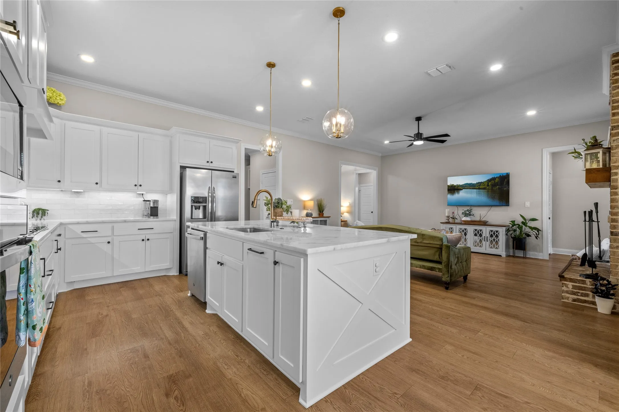 Single Family Residence For Sale in Mc Lennan County , 932 Gallant Fox Road, Hewitt, Texas 76643, 4 Bedroom, 3 Bathroom, 2 Garage spaces, 2,297 Sqft, built in 2022, mls#21328550, Real Estate Agent in Hewitt, Homes For Sale in Mc Lennan county, Homes For Sale in Hewitt, Realtor in Hewitt Texas, Real Estate Brokerage Independent Realty Texas, Luminita Cordes Realtor