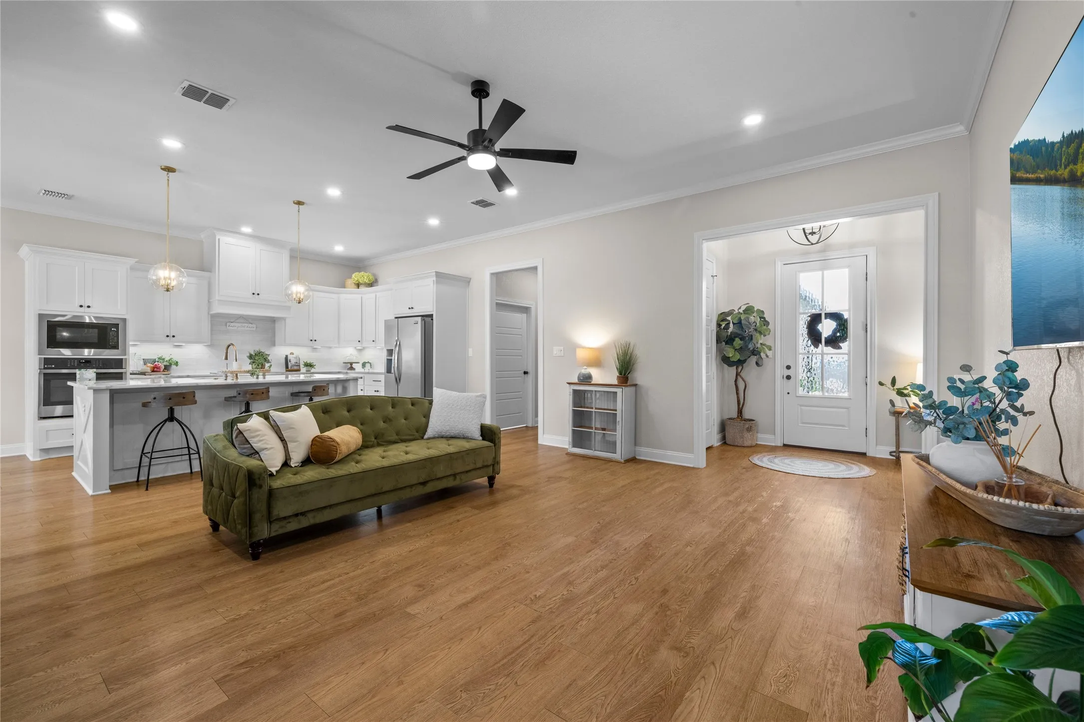 Single Family Residence For Sale in Mc Lennan County , 932 Gallant Fox Road, Hewitt, Texas 76643, 4 Bedroom, 3 Bathroom, 2 Garage spaces, 2,297 Sqft, built in 2022, mls#21328550, Real Estate Agent in Hewitt, Homes For Sale in Mc Lennan county, Homes For Sale in Hewitt, Realtor in Hewitt Texas, Real Estate Brokerage Independent Realty Texas, Luminita Cordes Realtor