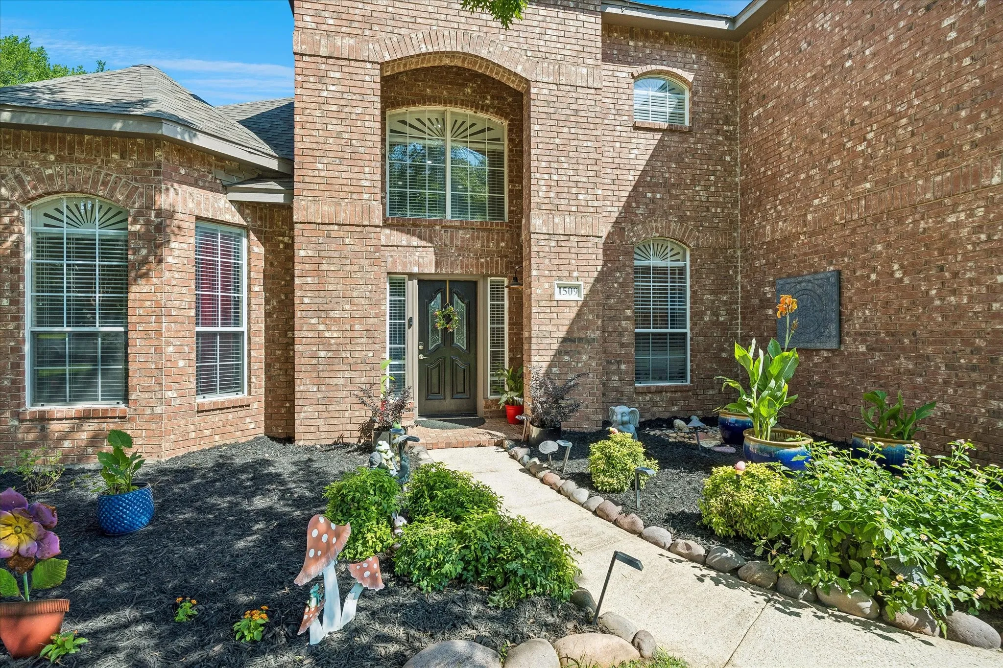 Single Family Residence For Sale in Denton County , 1509 Pearl River Drive, Flower Mound, Texas 75028, 5 Bedroom, 5 Bathroom, 2 Garage spaces, 4,117 Sqft, built in 1997, mls#21328564, Real Estate Agent in Flower Mound, Homes For Sale in Denton county, Homes For Sale in Flower Mound, Realtor in Flower Mound Texas, Real Estate Brokerage Independent Realty Texas, Luminita Cordes Realtor