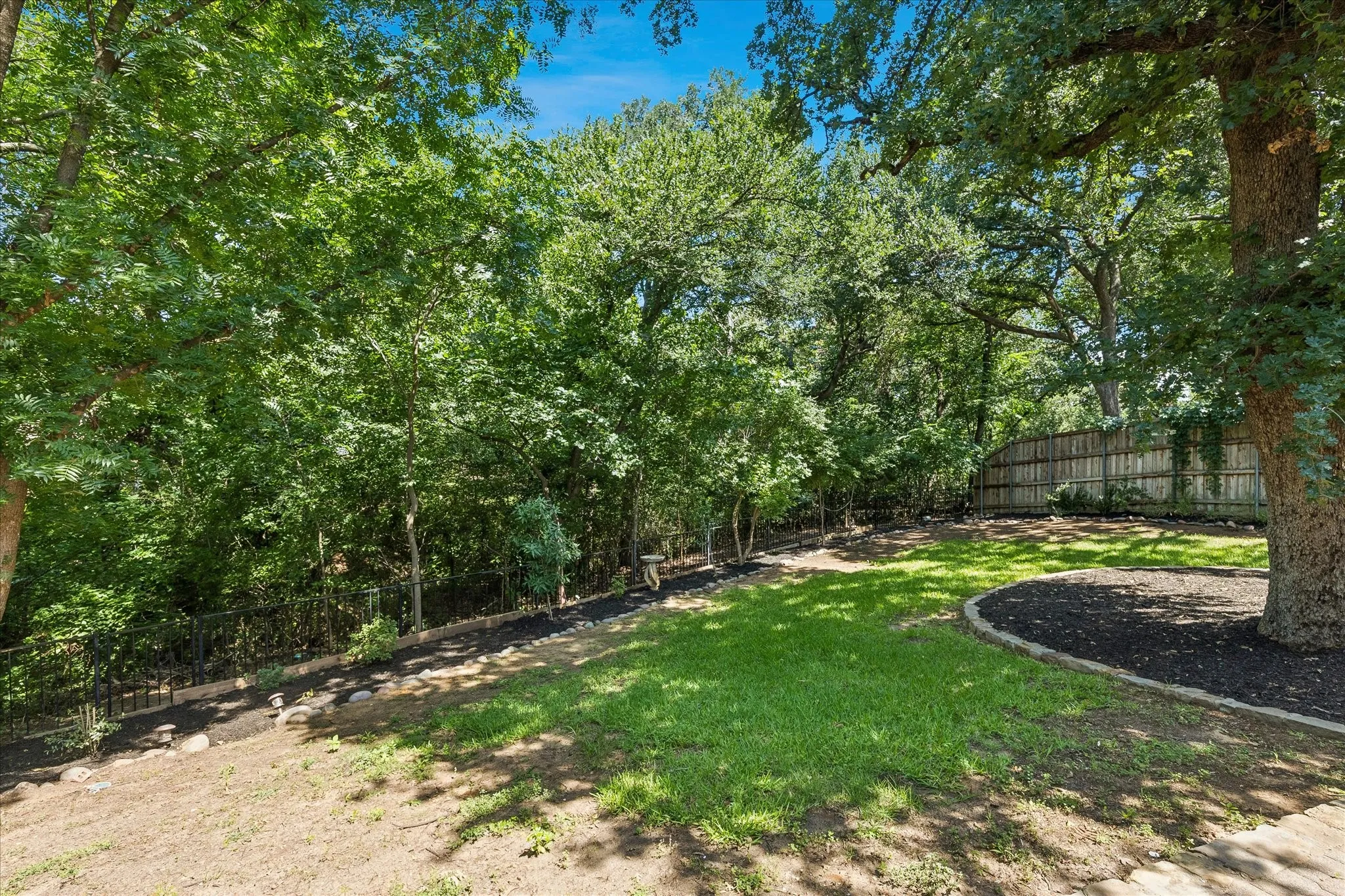 Single Family Residence For Sale in Denton County , 1509 Pearl River Drive, Flower Mound, Texas 75028, 5 Bedroom, 5 Bathroom, 2 Garage spaces, 4,117 Sqft, built in 1997, mls#21328564, Real Estate Agent in Flower Mound, Homes For Sale in Denton county, Homes For Sale in Flower Mound, Realtor in Flower Mound Texas, Real Estate Brokerage Independent Realty Texas, Luminita Cordes Realtor