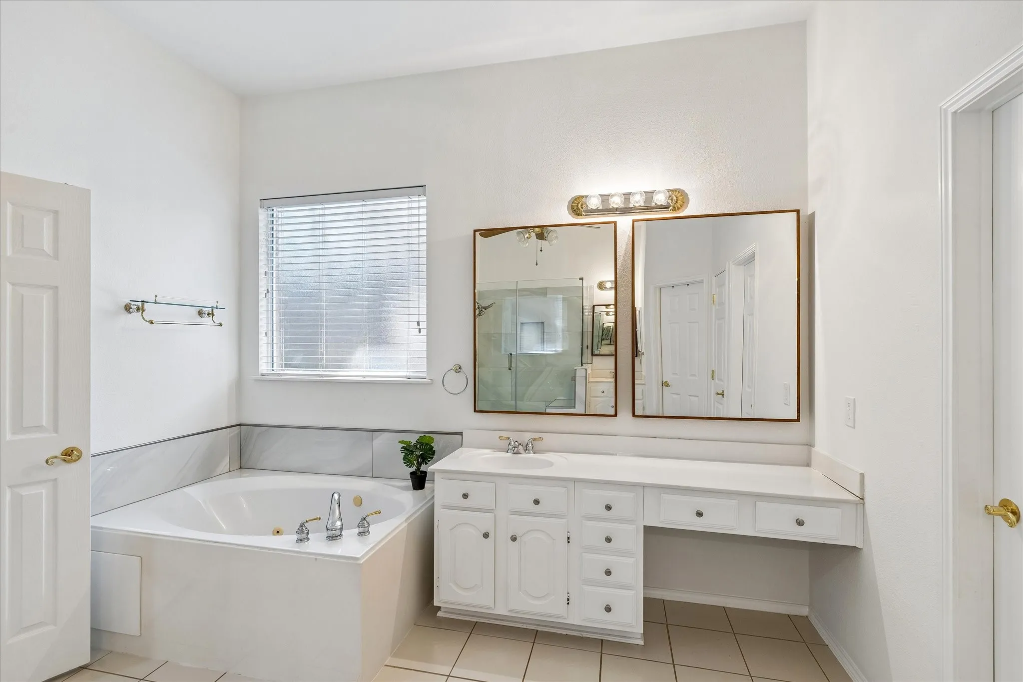Single Family Residence For Sale in Denton County , 1509 Pearl River Drive, Flower Mound, Texas 75028, 5 Bedroom, 5 Bathroom, 2 Garage spaces, 4,117 Sqft, built in 1997, mls#21328564, Real Estate Agent in Flower Mound, Homes For Sale in Denton county, Homes For Sale in Flower Mound, Realtor in Flower Mound Texas, Real Estate Brokerage Independent Realty Texas, Luminita Cordes Realtor