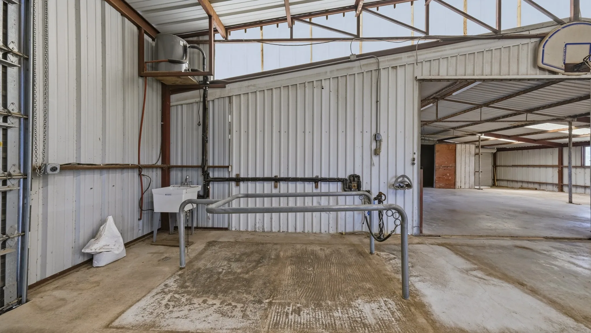 Single Family Residence For Sale in Parker County , 1229 Briarwood Street, Weatherford, Texas 76087, 3 Bedroom, 2 Bathroom, Garage spaces, 2,349 Sqft, built in 1979, mls#21324167, Real Estate Agent in Weatherford, Homes For Sale in Parker county, Homes For Sale in Weatherford, Realtor in Weatherford Texas, Real Estate Brokerage Independent Realty Texas, Luminita Cordes Realtor