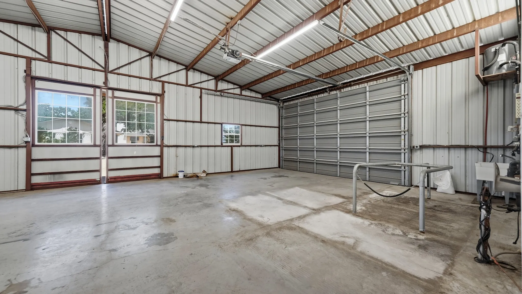 Single Family Residence For Sale in Parker County , 1229 Briarwood Street, Weatherford, Texas 76087, 3 Bedroom, 2 Bathroom, Garage spaces, 2,349 Sqft, built in 1979, mls#21324167, Real Estate Agent in Weatherford, Homes For Sale in Parker county, Homes For Sale in Weatherford, Realtor in Weatherford Texas, Real Estate Brokerage Independent Realty Texas, Luminita Cordes Realtor