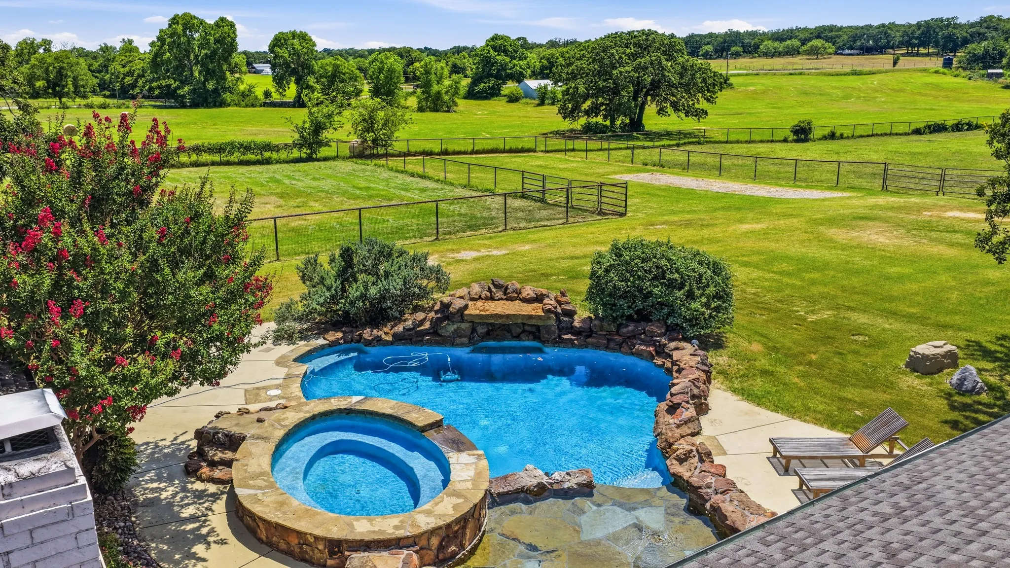 Single Family Residence For Sale in Parker County , 1229 Briarwood Street, Weatherford, Texas 76087, 3 Bedroom, 2 Bathroom, Garage spaces, 2,349 Sqft, built in 1979, mls#21324167, Real Estate Agent in Weatherford, Homes For Sale in Parker county, Homes For Sale in Weatherford, Realtor in Weatherford Texas, Real Estate Brokerage Independent Realty Texas, Luminita Cordes Realtor