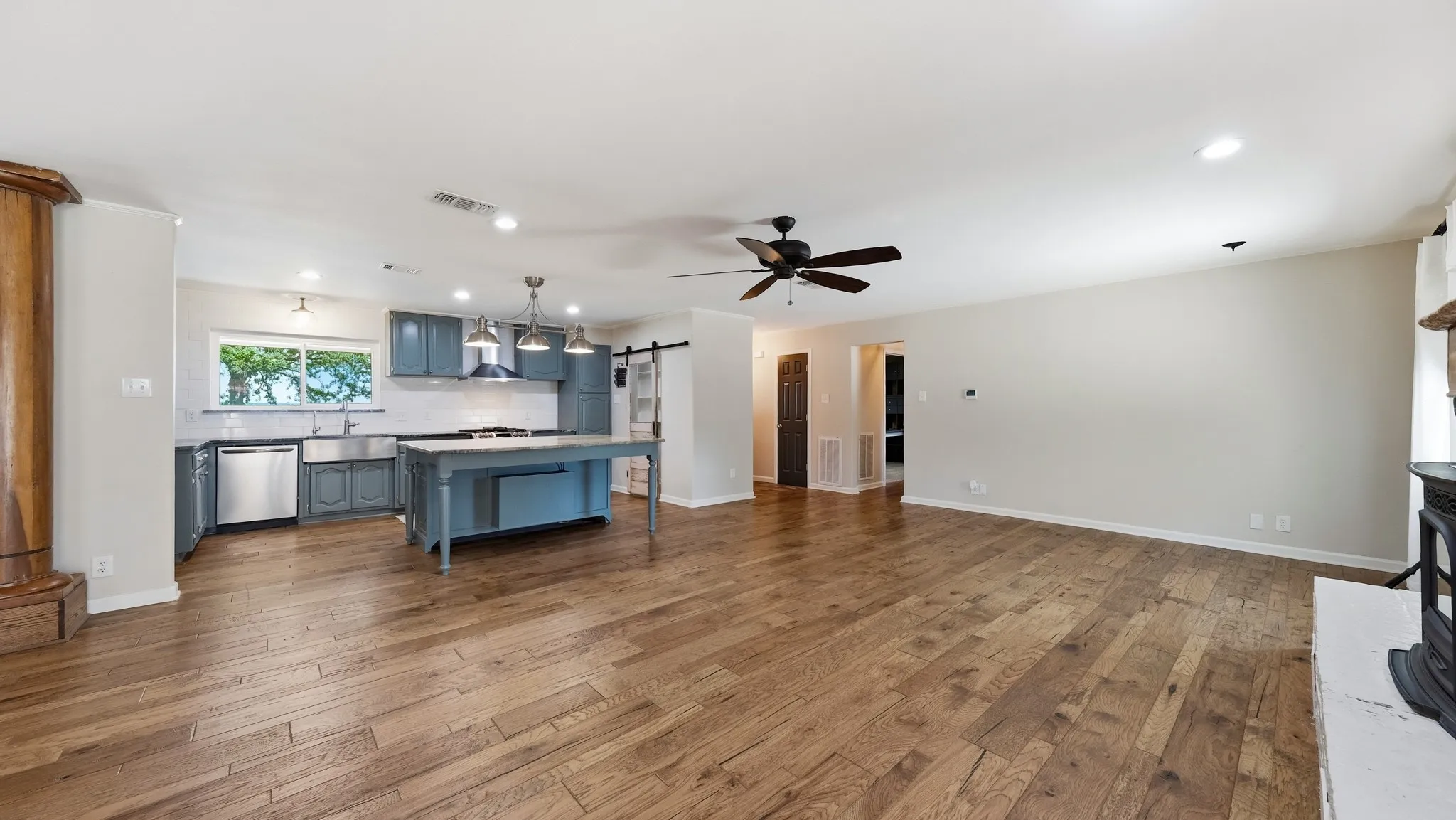 Single Family Residence For Sale in Parker County , 1229 Briarwood Street, Weatherford, Texas 76087, 3 Bedroom, 2 Bathroom, Garage spaces, 2,349 Sqft, built in 1979, mls#21324167, Real Estate Agent in Weatherford, Homes For Sale in Parker county, Homes For Sale in Weatherford, Realtor in Weatherford Texas, Real Estate Brokerage Independent Realty Texas, Luminita Cordes Realtor