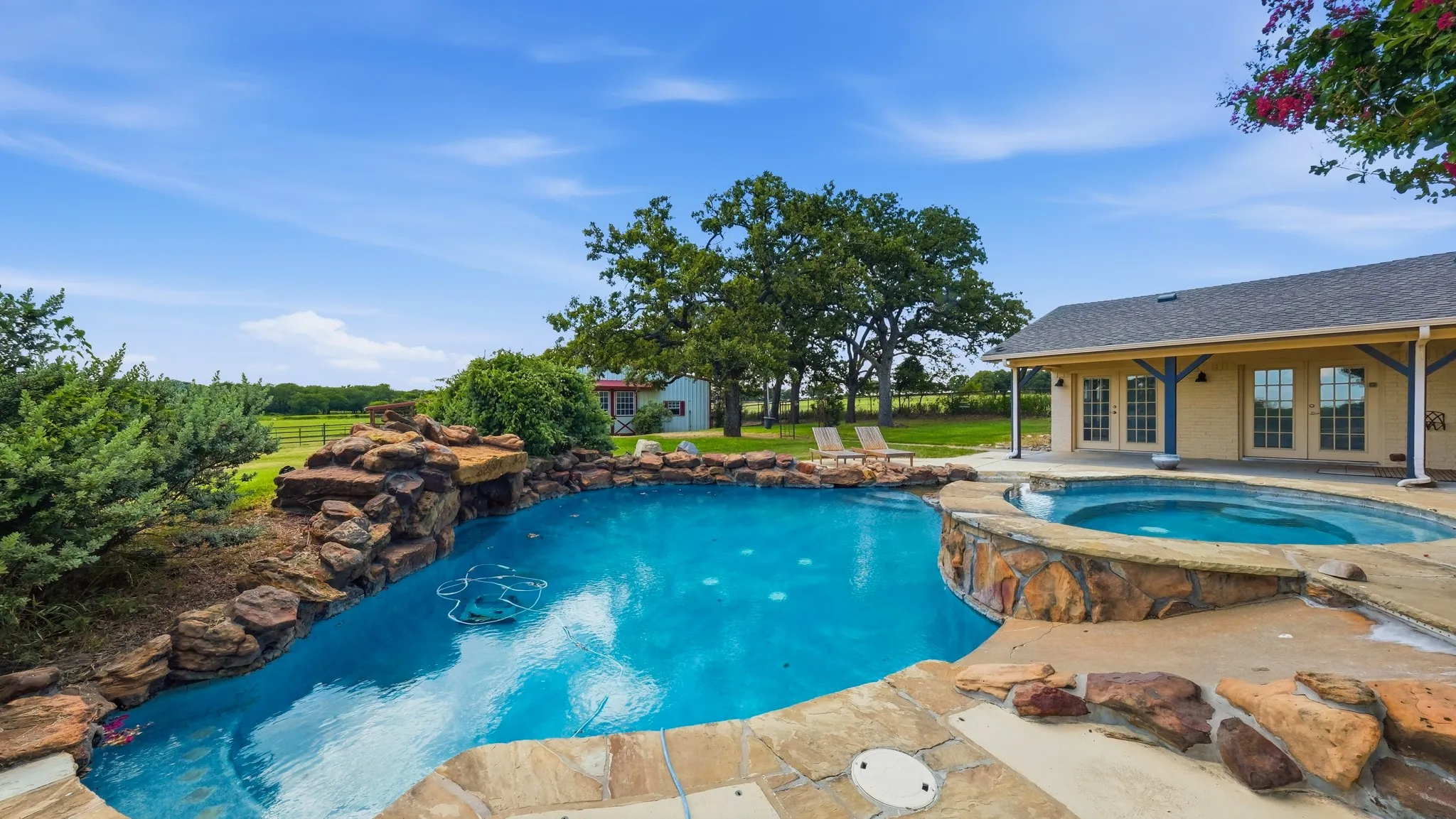 Single Family Residence For Sale in Parker County , 1229 Briarwood Street, Weatherford, Texas 76087, 3 Bedroom, 2 Bathroom, Garage spaces, 2,349 Sqft, built in 1979, mls#21324167, Real Estate Agent in Weatherford, Homes For Sale in Parker county, Homes For Sale in Weatherford, Realtor in Weatherford Texas, Real Estate Brokerage Independent Realty Texas, Luminita Cordes Realtor
