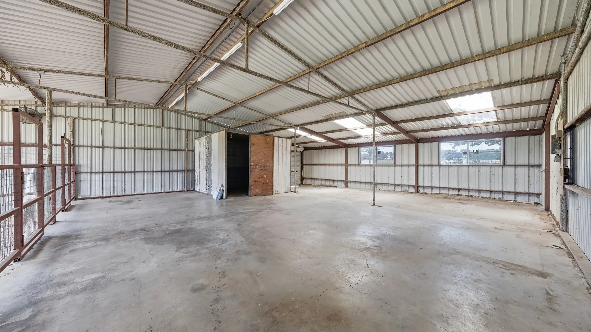 Single Family Residence For Sale in Parker County , 1229 Briarwood Street, Weatherford, Texas 76087, 3 Bedroom, 2 Bathroom, Garage spaces, 2,349 Sqft, built in 1979, mls#21324167, Real Estate Agent in Weatherford, Homes For Sale in Parker county, Homes For Sale in Weatherford, Realtor in Weatherford Texas, Real Estate Brokerage Independent Realty Texas, Luminita Cordes Realtor