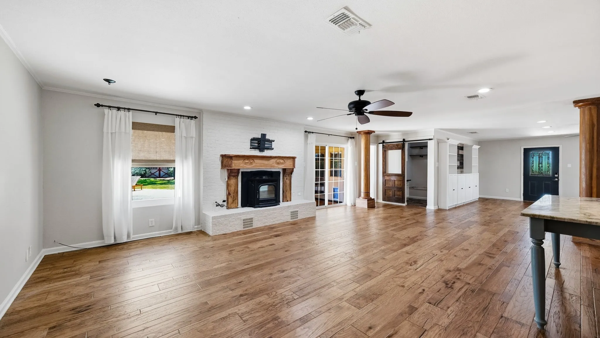 Single Family Residence For Sale in Parker County , 1229 Briarwood Street, Weatherford, Texas 76087, 3 Bedroom, 2 Bathroom, Garage spaces, 2,349 Sqft, built in 1979, mls#21324167, Real Estate Agent in Weatherford, Homes For Sale in Parker county, Homes For Sale in Weatherford, Realtor in Weatherford Texas, Real Estate Brokerage Independent Realty Texas, Luminita Cordes Realtor