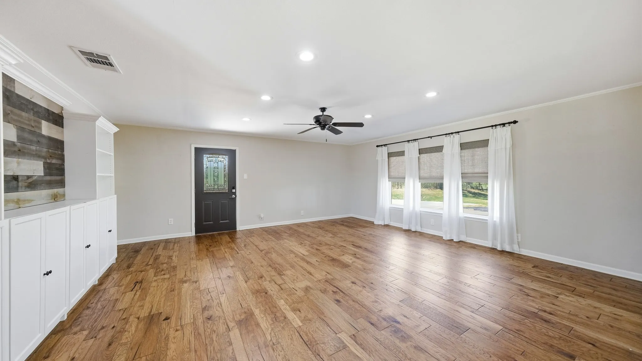 Single Family Residence For Sale in Parker County , 1229 Briarwood Street, Weatherford, Texas 76087, 3 Bedroom, 2 Bathroom, Garage spaces, 2,349 Sqft, built in 1979, mls#21324167, Real Estate Agent in Weatherford, Homes For Sale in Parker county, Homes For Sale in Weatherford, Realtor in Weatherford Texas, Real Estate Brokerage Independent Realty Texas, Luminita Cordes Realtor