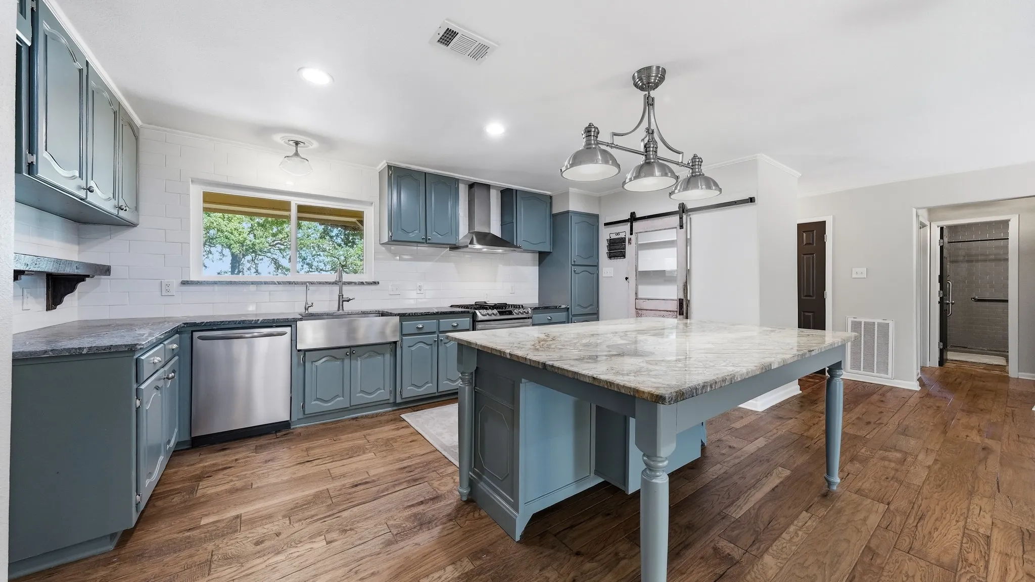Single Family Residence For Sale in Parker County , 1229 Briarwood Street, Weatherford, Texas 76087, 3 Bedroom, 2 Bathroom, Garage spaces, 2,349 Sqft, built in 1979, mls#21324167, Real Estate Agent in Weatherford, Homes For Sale in Parker county, Homes For Sale in Weatherford, Realtor in Weatherford Texas, Real Estate Brokerage Independent Realty Texas, Luminita Cordes Realtor