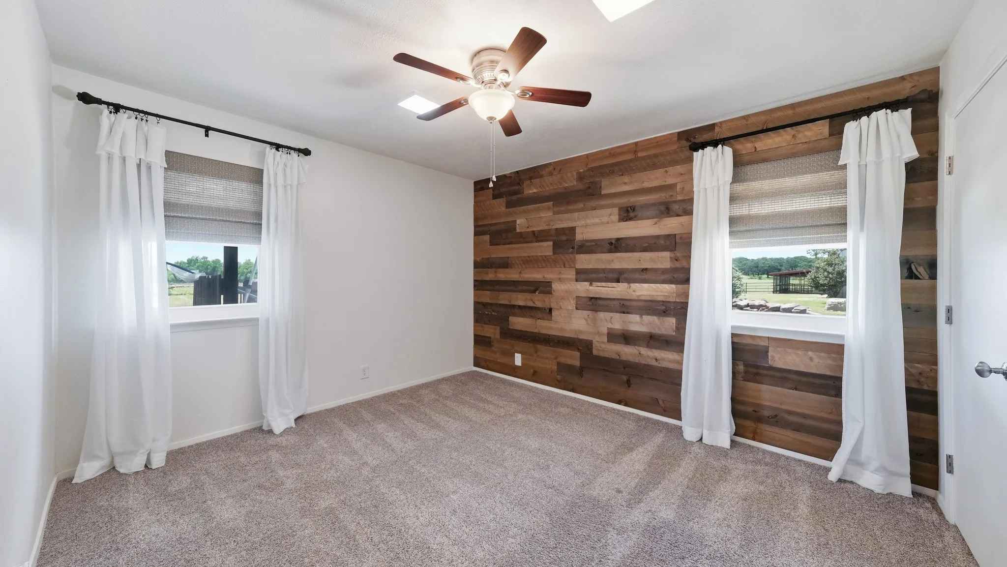 Single Family Residence For Sale in Parker County , 1229 Briarwood Street, Weatherford, Texas 76087, 3 Bedroom, 2 Bathroom, Garage spaces, 2,349 Sqft, built in 1979, mls#21324167, Real Estate Agent in Weatherford, Homes For Sale in Parker county, Homes For Sale in Weatherford, Realtor in Weatherford Texas, Real Estate Brokerage Independent Realty Texas, Luminita Cordes Realtor