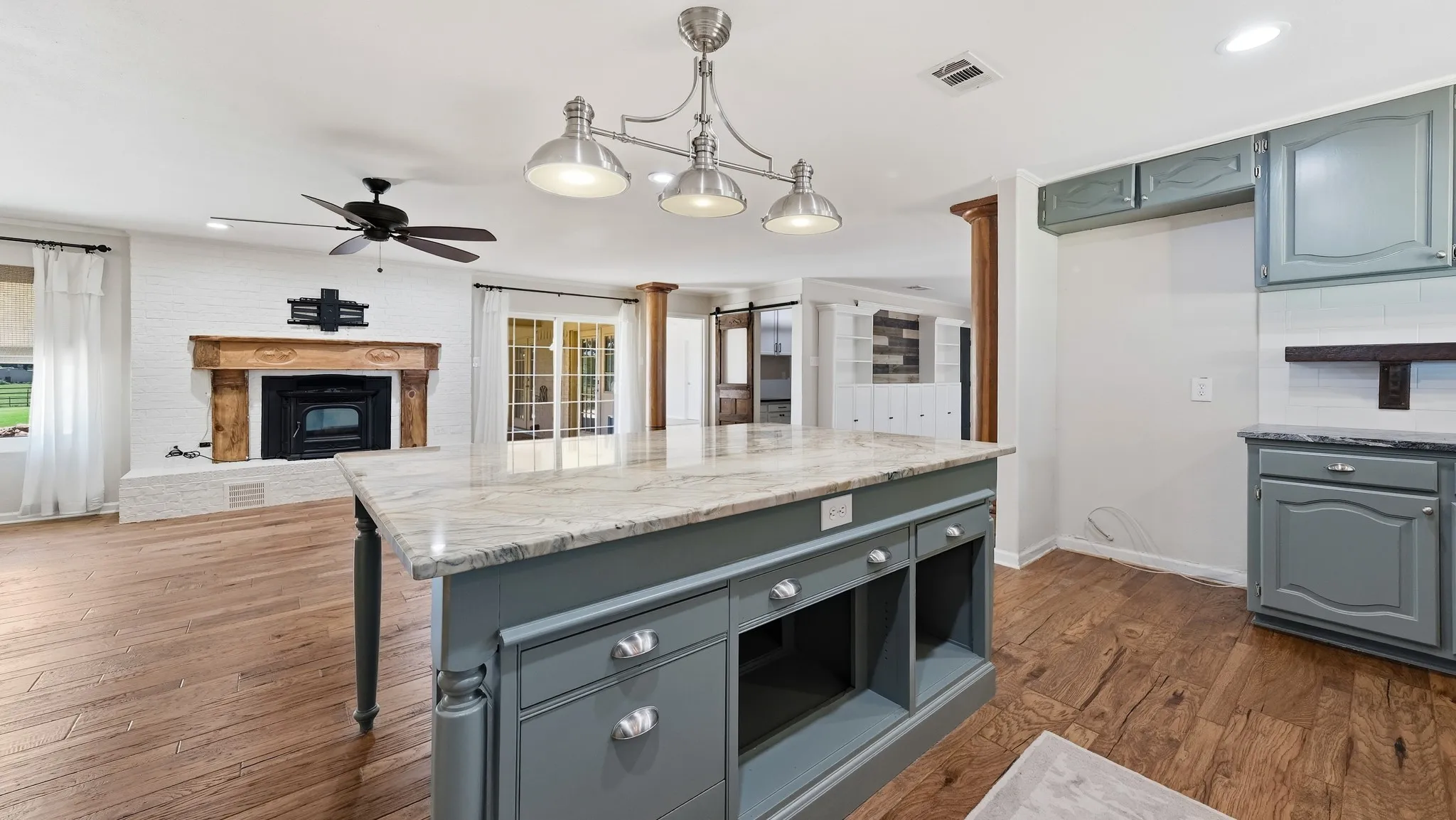 Single Family Residence For Sale in Parker County , 1229 Briarwood Street, Weatherford, Texas 76087, 3 Bedroom, 2 Bathroom, Garage spaces, 2,349 Sqft, built in 1979, mls#21324167, Real Estate Agent in Weatherford, Homes For Sale in Parker county, Homes For Sale in Weatherford, Realtor in Weatherford Texas, Real Estate Brokerage Independent Realty Texas, Luminita Cordes Realtor