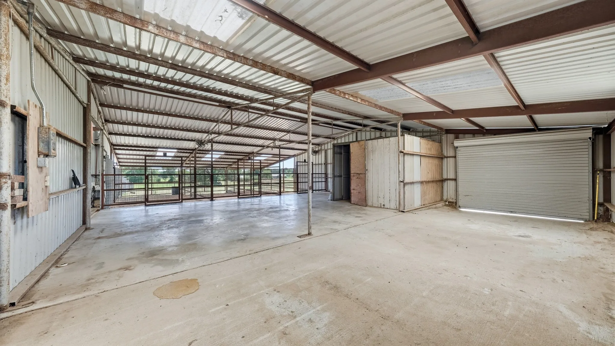 Single Family Residence For Sale in Parker County , 1229 Briarwood Street, Weatherford, Texas 76087, 3 Bedroom, 2 Bathroom, Garage spaces, 2,349 Sqft, built in 1979, mls#21324167, Real Estate Agent in Weatherford, Homes For Sale in Parker county, Homes For Sale in Weatherford, Realtor in Weatherford Texas, Real Estate Brokerage Independent Realty Texas, Luminita Cordes Realtor