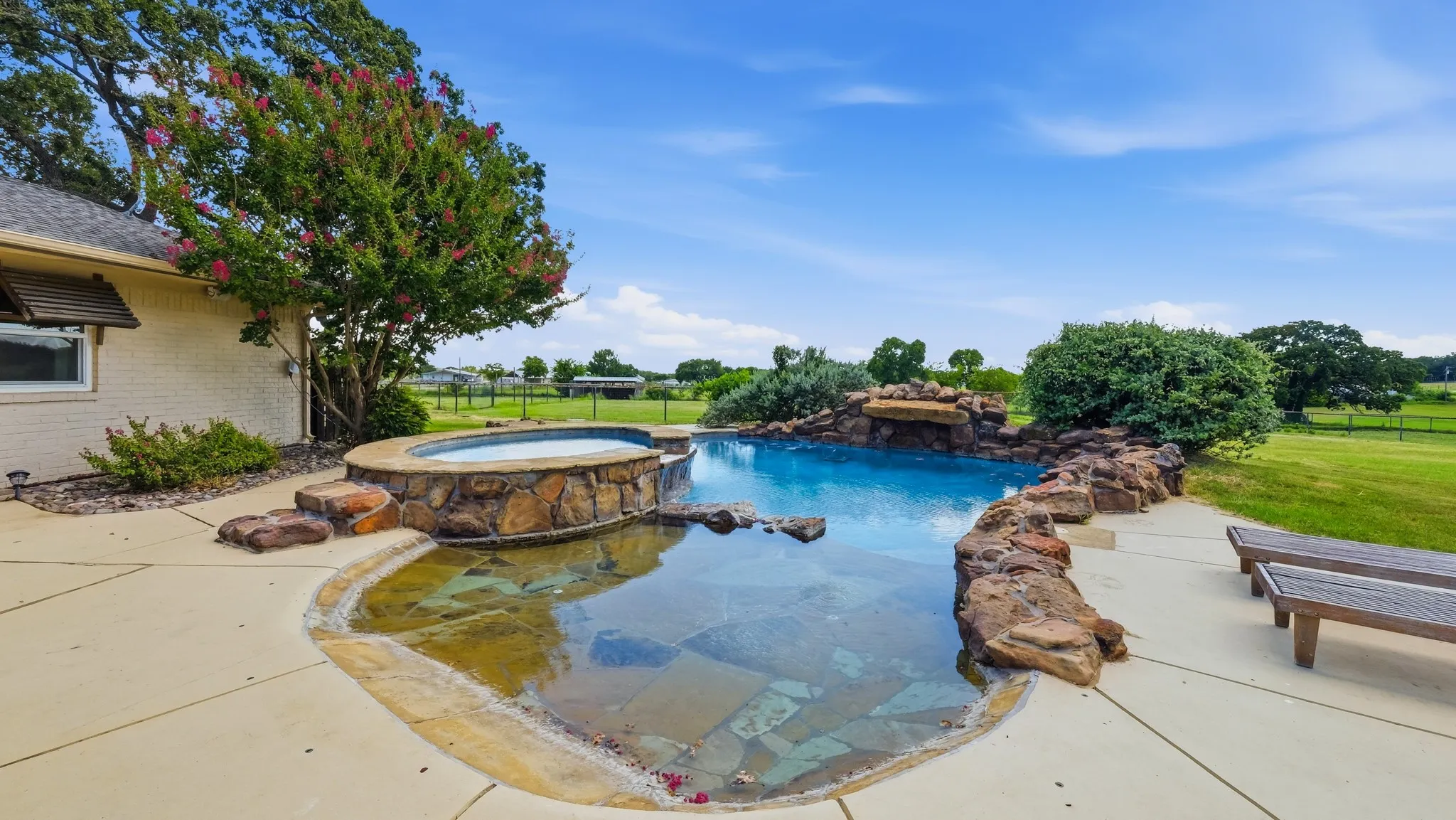 Single Family Residence For Sale in Parker County , 1229 Briarwood Street, Weatherford, Texas 76087, 3 Bedroom, 2 Bathroom, Garage spaces, 2,349 Sqft, built in 1979, mls#21324167, Real Estate Agent in Weatherford, Homes For Sale in Parker county, Homes For Sale in Weatherford, Realtor in Weatherford Texas, Real Estate Brokerage Independent Realty Texas, Luminita Cordes Realtor