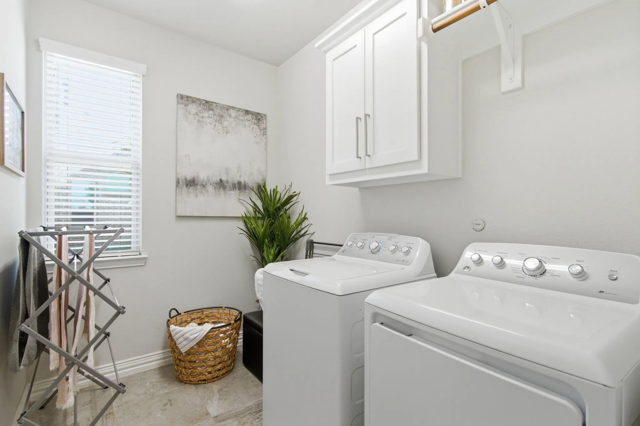 Single Family Residence For Sale in Dallas County , 4211 Prado Court, Irving, Texas 75063, 5 Bedroom, 4 Bathroom, 2 Garage spaces, 3,595 Sqft, built in 2018, mls#21326738, Real Estate Agent in Irving, Homes For Sale in Dallas county, Homes For Sale in Irving, Realtor in Irving Texas, Real Estate Brokerage Independent Realty Texas, Luminita Cordes Realtor