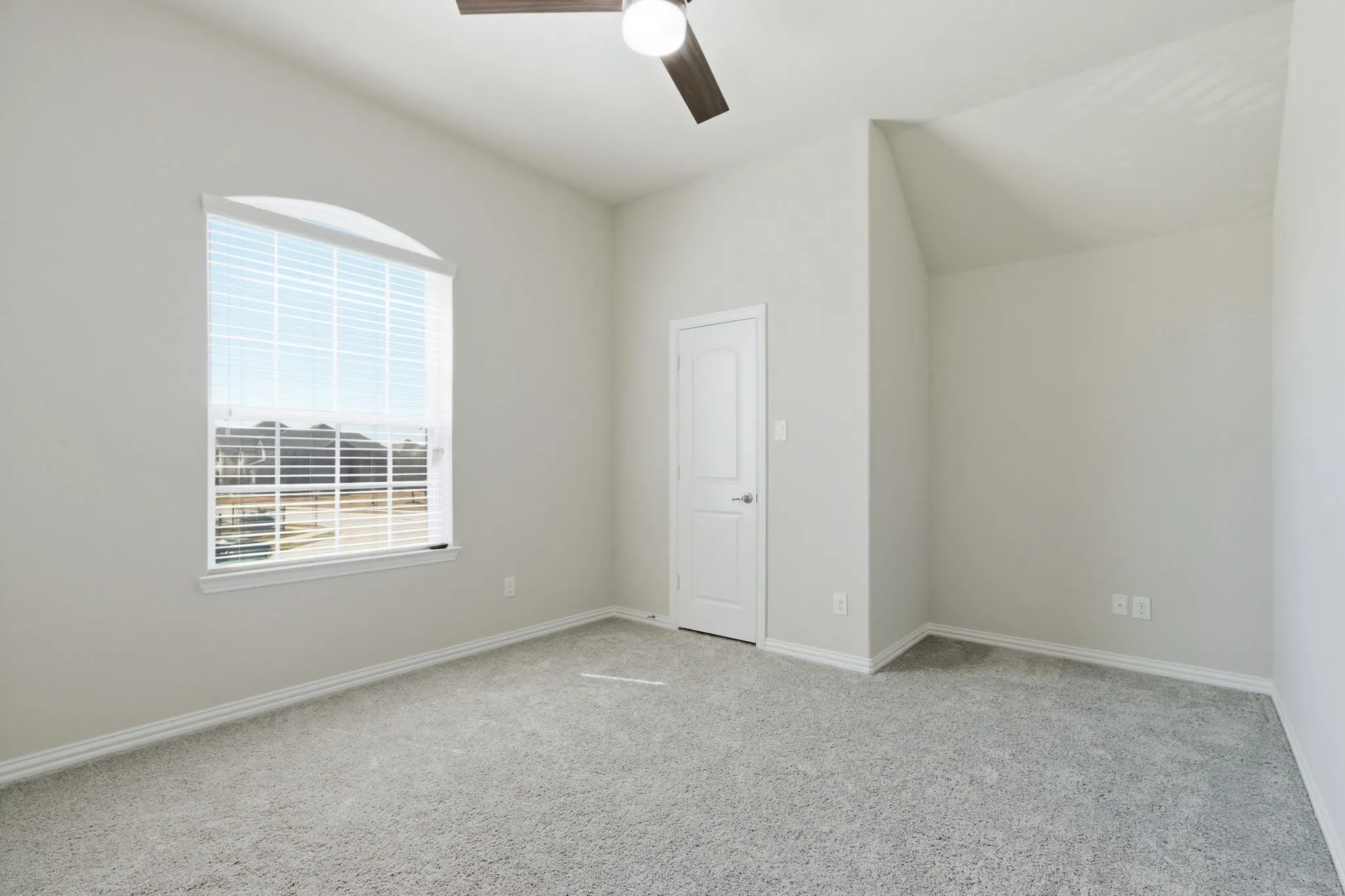 Single Family Residence For Sale in Dallas County , 4211 Prado Court, Irving, Texas 75063, 5 Bedroom, 4 Bathroom, 2 Garage spaces, 3,595 Sqft, built in 2018, mls#21326738, Real Estate Agent in Irving, Homes For Sale in Dallas county, Homes For Sale in Irving, Realtor in Irving Texas, Real Estate Brokerage Independent Realty Texas, Luminita Cordes Realtor