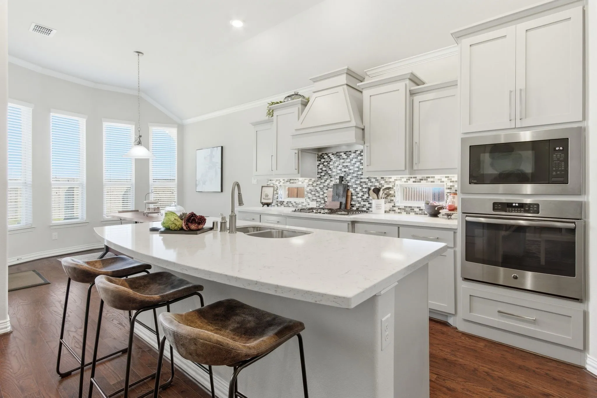 Single Family Residence For Sale in Dallas County , 4211 Prado Court, Irving, Texas 75063, 5 Bedroom, 4 Bathroom, 2 Garage spaces, 3,595 Sqft, built in 2018, mls#21326738, Real Estate Agent in Irving, Homes For Sale in Dallas county, Homes For Sale in Irving, Realtor in Irving Texas, Real Estate Brokerage Independent Realty Texas, Luminita Cordes Realtor
