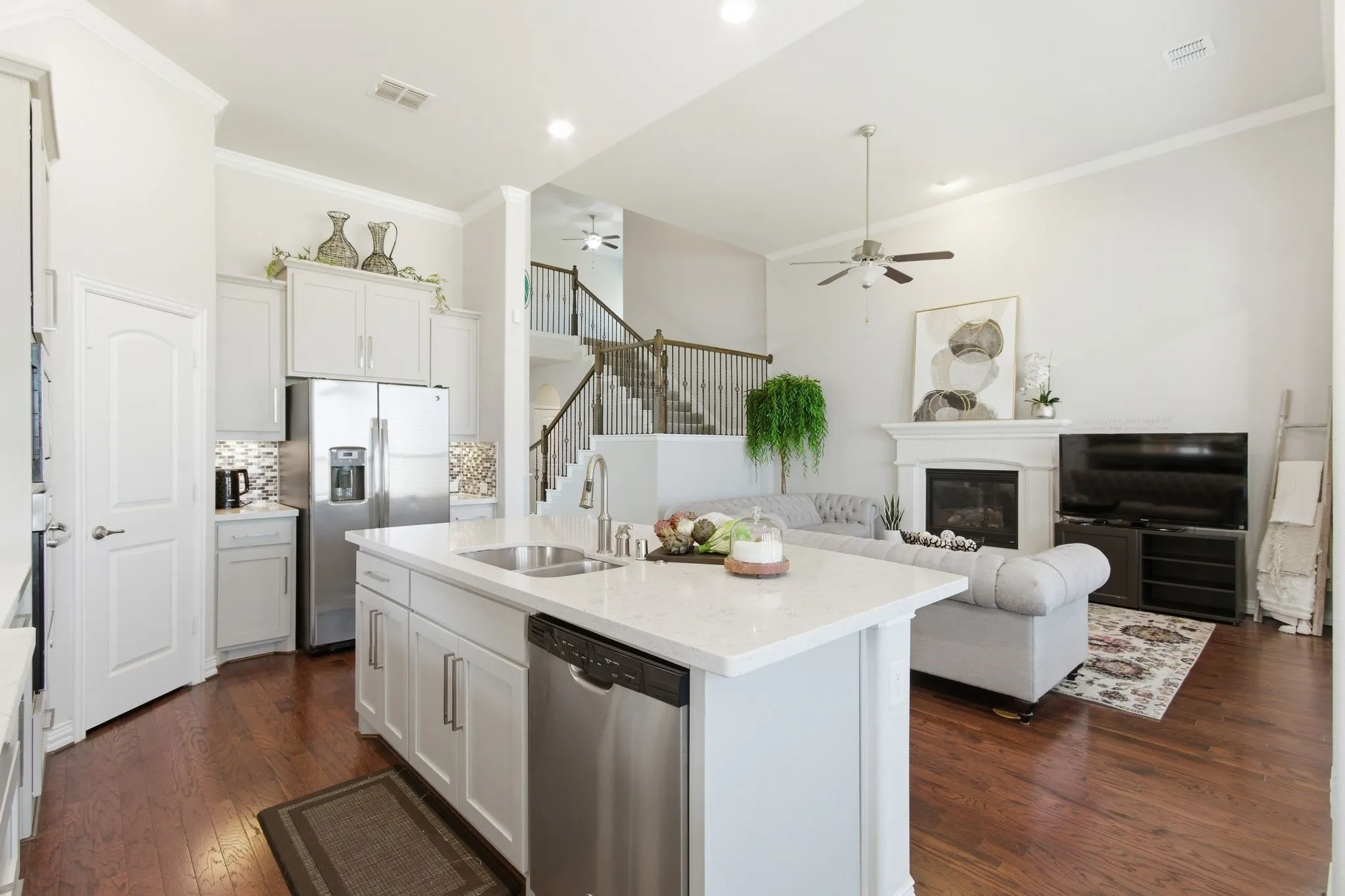 Single Family Residence For Sale in Dallas County , 4211 Prado Court, Irving, Texas 75063, 5 Bedroom, 4 Bathroom, 2 Garage spaces, 3,595 Sqft, built in 2018, mls#21326738, Real Estate Agent in Irving, Homes For Sale in Dallas county, Homes For Sale in Irving, Realtor in Irving Texas, Real Estate Brokerage Independent Realty Texas, Luminita Cordes Realtor