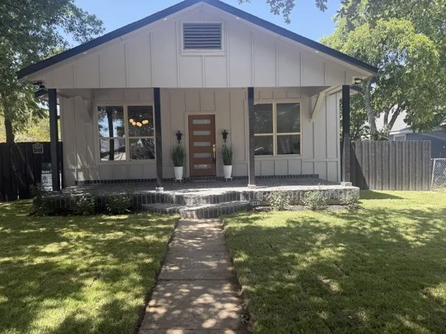 Single Family Residence For Sale in Dallas County , 2401 Ingersoll Street, Dallas, Texas 75212, 3 Bedroom, 2 Bathroom, Garage spaces, 1,260 Sqft, built in 1935, mls#21324454, Real Estate Agent in Dallas, Homes For Sale in Dallas county, Homes For Sale in Dallas, Realtor in Dallas Texas, Real Estate Brokerage Independent Realty Texas, Luminita Cordes Realtor
