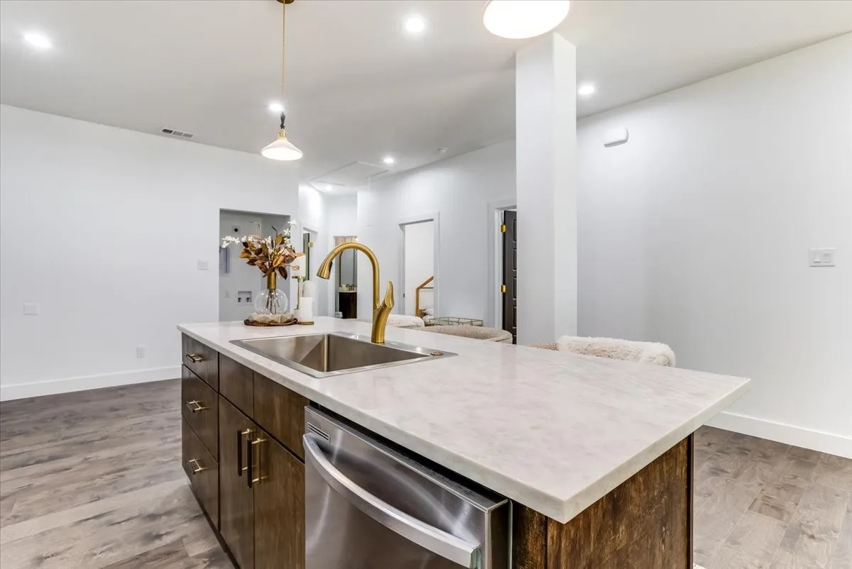 Single Family Residence For Sale in Dallas County , 2401 Ingersoll Street, Dallas, Texas 75212, 3 Bedroom, 2 Bathroom, Garage spaces, 1,260 Sqft, built in 1935, mls#21324454, Real Estate Agent in Dallas, Homes For Sale in Dallas county, Homes For Sale in Dallas, Realtor in Dallas Texas, Real Estate Brokerage Independent Realty Texas, Luminita Cordes Realtor