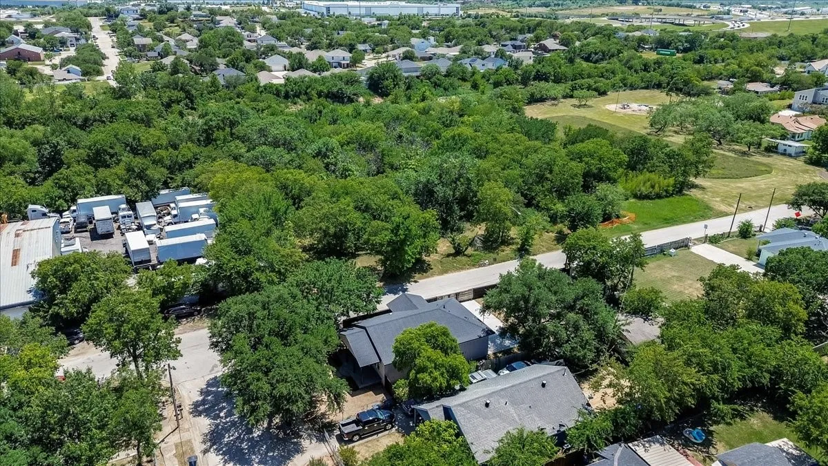 Single Family Residence For Sale in Dallas County , 2401 Ingersoll Street, Dallas, Texas 75212, 3 Bedroom, 2 Bathroom, Garage spaces, 1,260 Sqft, built in 1935, mls#21324454, Real Estate Agent in Dallas, Homes For Sale in Dallas county, Homes For Sale in Dallas, Realtor in Dallas Texas, Real Estate Brokerage Independent Realty Texas, Luminita Cordes Realtor