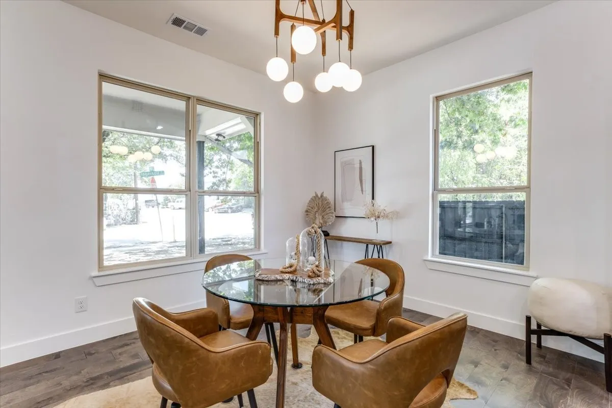 Single Family Residence For Sale in Dallas County , 2401 Ingersoll Street, Dallas, Texas 75212, 3 Bedroom, 2 Bathroom, Garage spaces, 1,260 Sqft, built in 1935, mls#21324454, Real Estate Agent in Dallas, Homes For Sale in Dallas county, Homes For Sale in Dallas, Realtor in Dallas Texas, Real Estate Brokerage Independent Realty Texas, Luminita Cordes Realtor