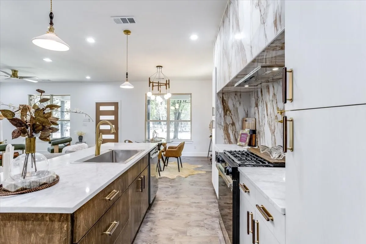 Single Family Residence For Sale in Dallas County , 2401 Ingersoll Street, Dallas, Texas 75212, 3 Bedroom, 2 Bathroom, Garage spaces, 1,260 Sqft, built in 1935, mls#21324454, Real Estate Agent in Dallas, Homes For Sale in Dallas county, Homes For Sale in Dallas, Realtor in Dallas Texas, Real Estate Brokerage Independent Realty Texas, Luminita Cordes Realtor