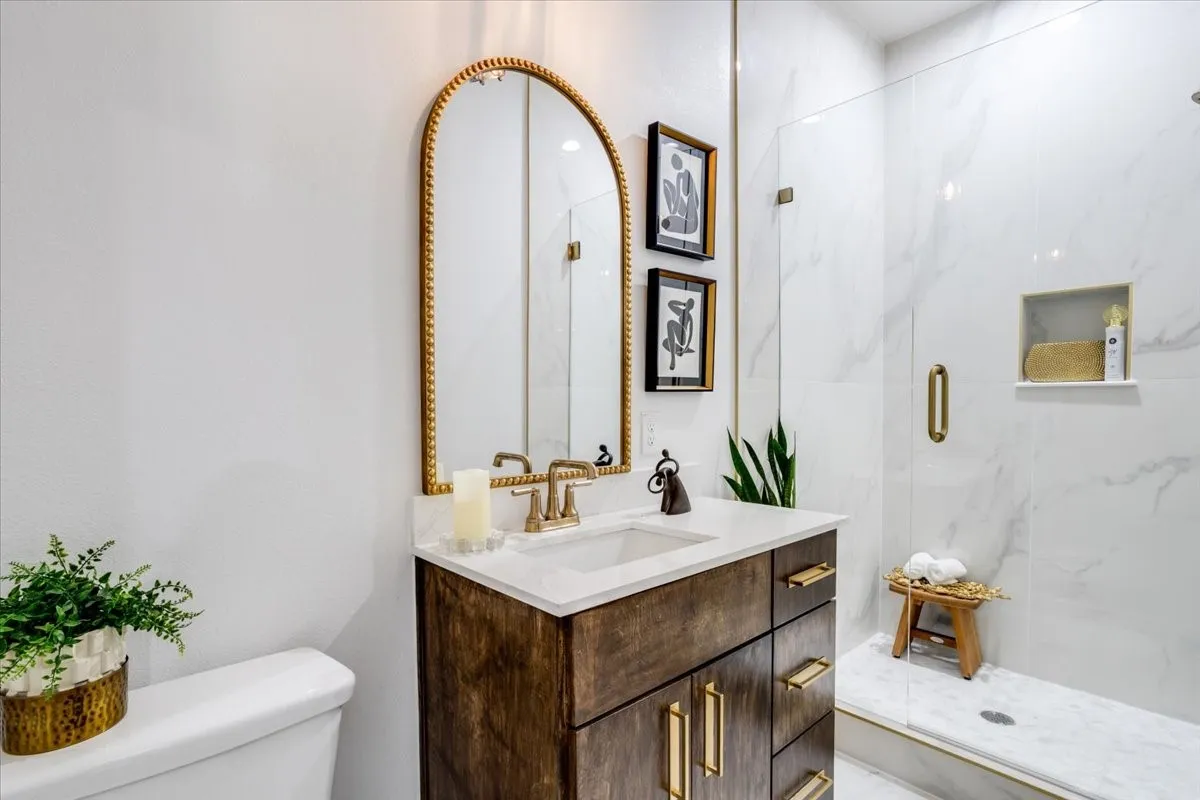 Single Family Residence For Sale in Dallas County , 2401 Ingersoll Street, Dallas, Texas 75212, 3 Bedroom, 2 Bathroom, Garage spaces, 1,260 Sqft, built in 1935, mls#21324454, Real Estate Agent in Dallas, Homes For Sale in Dallas county, Homes For Sale in Dallas, Realtor in Dallas Texas, Real Estate Brokerage Independent Realty Texas, Luminita Cordes Realtor