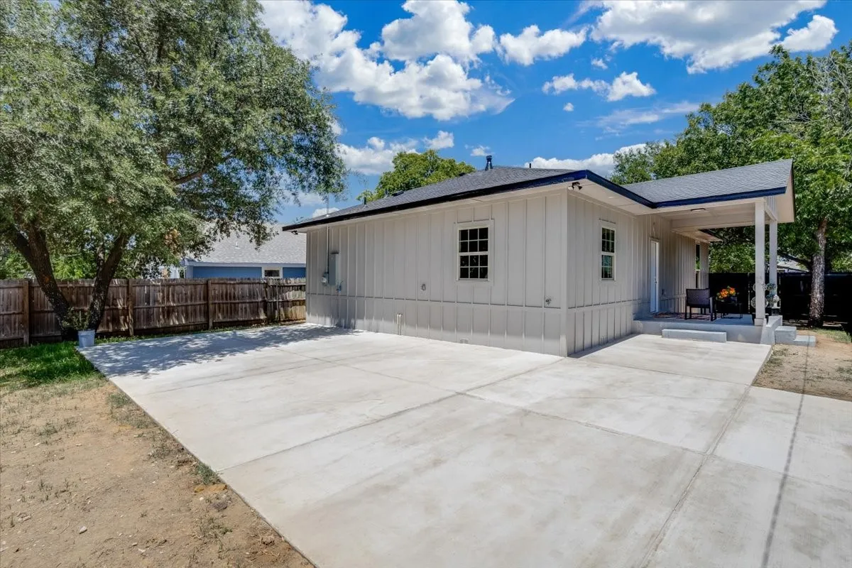 Single Family Residence For Sale in Dallas County , 2401 Ingersoll Street, Dallas, Texas 75212, 3 Bedroom, 2 Bathroom, Garage spaces, 1,260 Sqft, built in 1935, mls#21324454, Real Estate Agent in Dallas, Homes For Sale in Dallas county, Homes For Sale in Dallas, Realtor in Dallas Texas, Real Estate Brokerage Independent Realty Texas, Luminita Cordes Realtor