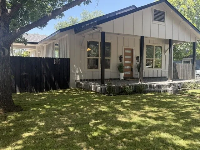 Single Family Residence For Sale in Dallas County , 2401 Ingersoll Street, Dallas, Texas 75212, 3 Bedroom, 2 Bathroom, Garage spaces, 1,260 Sqft, built in 1935, mls#21324454, Real Estate Agent in Dallas, Homes For Sale in Dallas county, Homes For Sale in Dallas, Realtor in Dallas Texas, Real Estate Brokerage Independent Realty Texas, Luminita Cordes Realtor