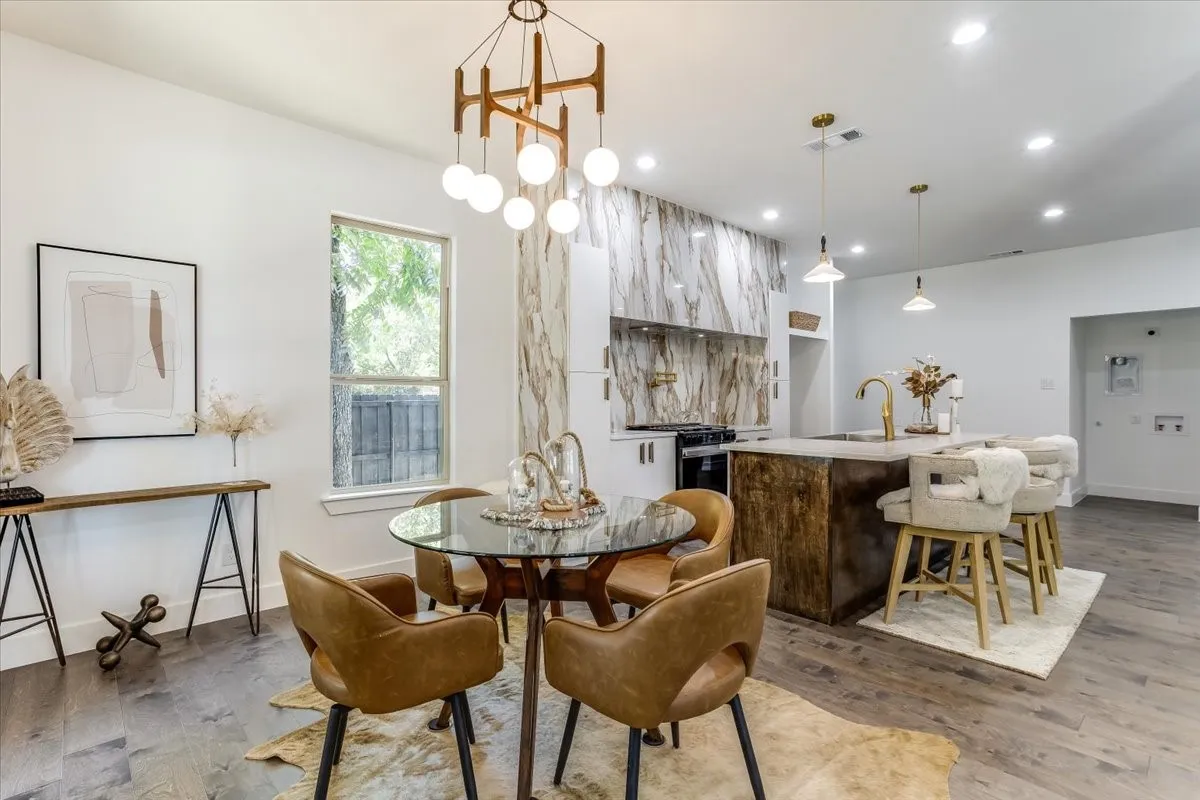 Single Family Residence For Sale in Dallas County , 2401 Ingersoll Street, Dallas, Texas 75212, 3 Bedroom, 2 Bathroom, Garage spaces, 1,260 Sqft, built in 1935, mls#21324454, Real Estate Agent in Dallas, Homes For Sale in Dallas county, Homes For Sale in Dallas, Realtor in Dallas Texas, Real Estate Brokerage Independent Realty Texas, Luminita Cordes Realtor