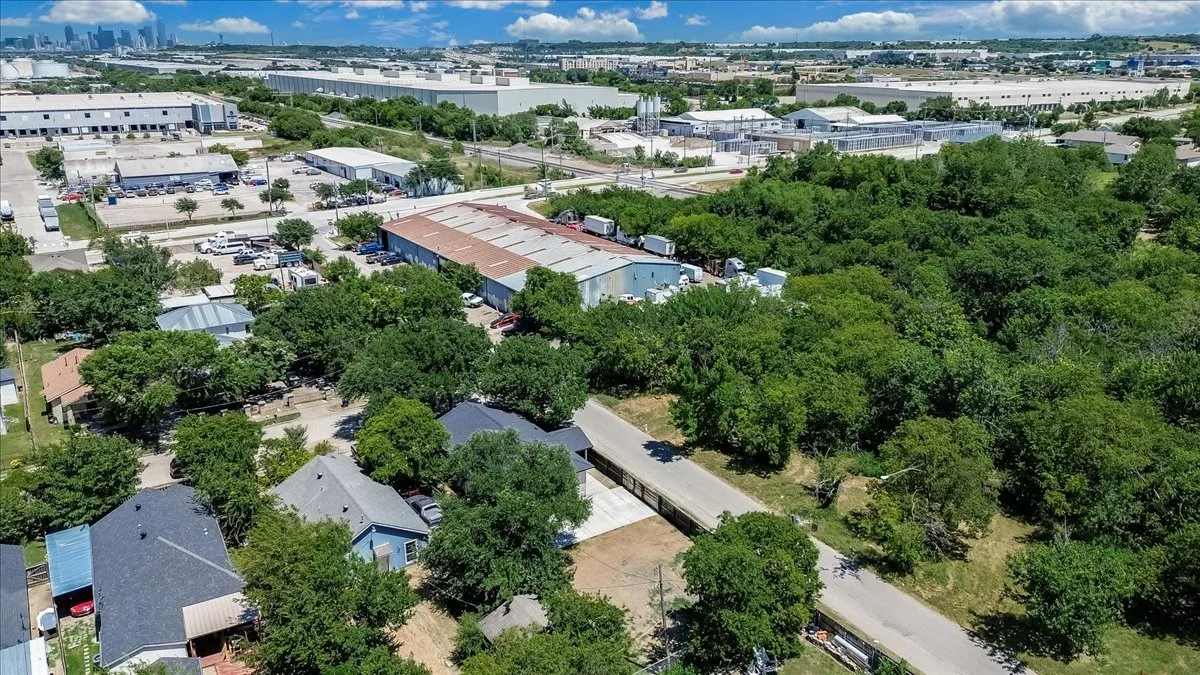 Single Family Residence For Sale in Dallas County , 2401 Ingersoll Street, Dallas, Texas 75212, 3 Bedroom, 2 Bathroom, Garage spaces, 1,260 Sqft, built in 1935, mls#21324454, Real Estate Agent in Dallas, Homes For Sale in Dallas county, Homes For Sale in Dallas, Realtor in Dallas Texas, Real Estate Brokerage Independent Realty Texas, Luminita Cordes Realtor