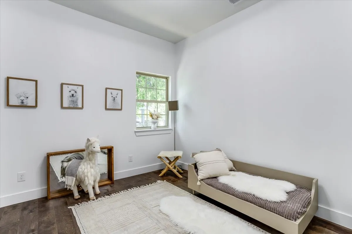 Single Family Residence For Sale in Dallas County , 2401 Ingersoll Street, Dallas, Texas 75212, 3 Bedroom, 2 Bathroom, Garage spaces, 1,260 Sqft, built in 1935, mls#21324454, Real Estate Agent in Dallas, Homes For Sale in Dallas county, Homes For Sale in Dallas, Realtor in Dallas Texas, Real Estate Brokerage Independent Realty Texas, Luminita Cordes Realtor