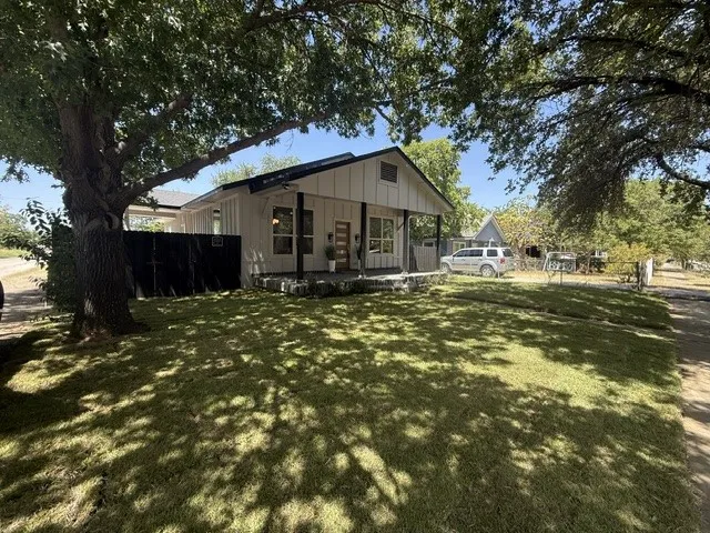 Single Family Residence For Sale in Dallas County , 2401 Ingersoll Street, Dallas, Texas 75212, 3 Bedroom, 2 Bathroom, Garage spaces, 1,260 Sqft, built in 1935, mls#21324454, Real Estate Agent in Dallas, Homes For Sale in Dallas county, Homes For Sale in Dallas, Realtor in Dallas Texas, Real Estate Brokerage Independent Realty Texas, Luminita Cordes Realtor