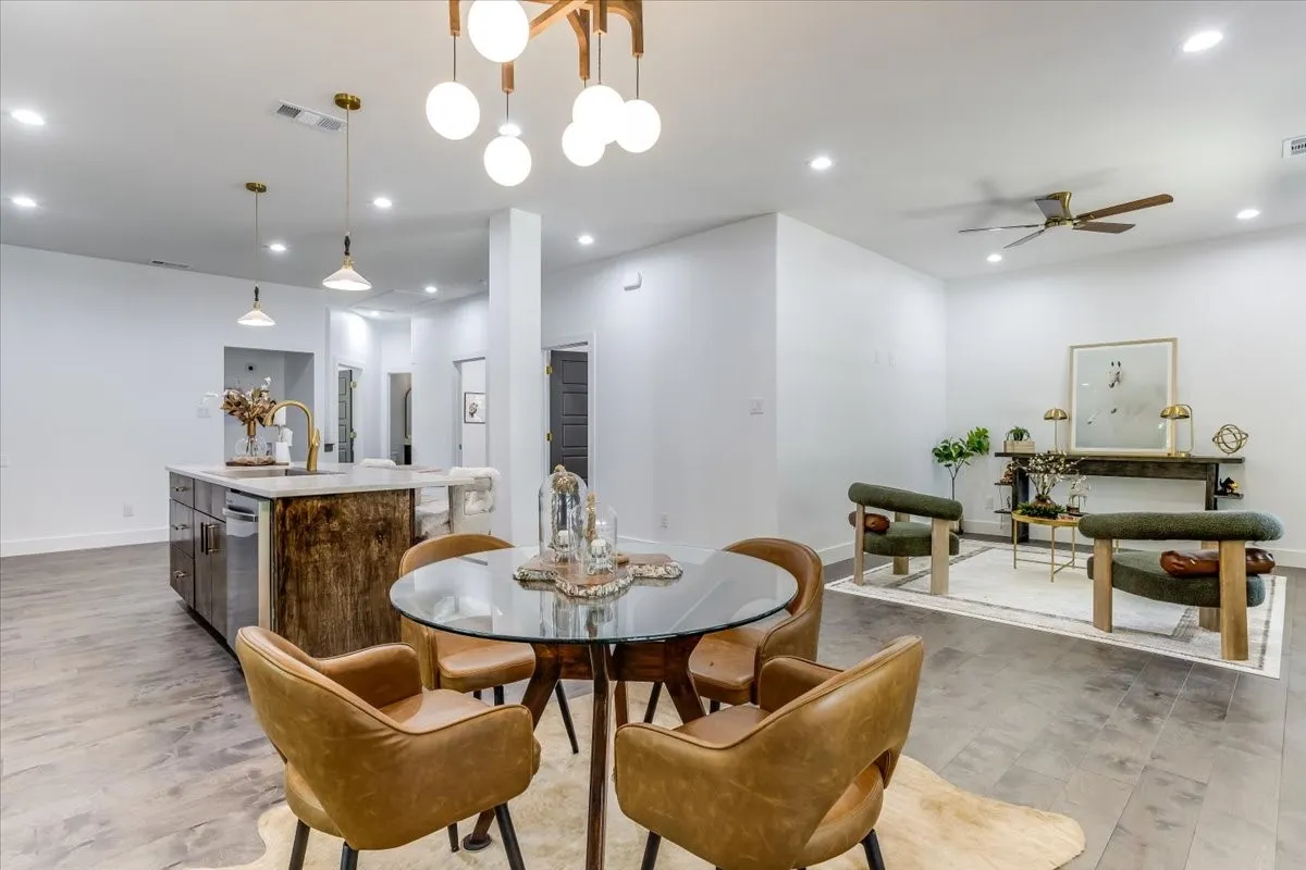 Single Family Residence For Sale in Dallas County , 2401 Ingersoll Street, Dallas, Texas 75212, 3 Bedroom, 2 Bathroom, Garage spaces, 1,260 Sqft, built in 1935, mls#21324454, Real Estate Agent in Dallas, Homes For Sale in Dallas county, Homes For Sale in Dallas, Realtor in Dallas Texas, Real Estate Brokerage Independent Realty Texas, Luminita Cordes Realtor