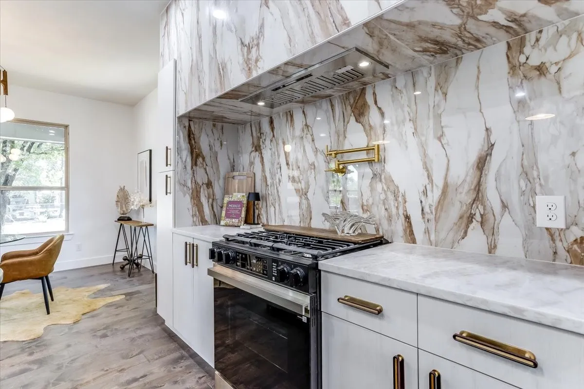 Single Family Residence For Sale in Dallas County , 2401 Ingersoll Street, Dallas, Texas 75212, 3 Bedroom, 2 Bathroom, Garage spaces, 1,260 Sqft, built in 1935, mls#21324454, Real Estate Agent in Dallas, Homes For Sale in Dallas county, Homes For Sale in Dallas, Realtor in Dallas Texas, Real Estate Brokerage Independent Realty Texas, Luminita Cordes Realtor