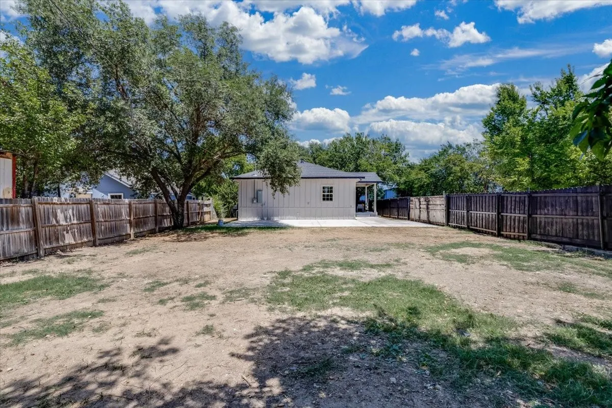 Single Family Residence For Sale in Dallas County , 2401 Ingersoll Street, Dallas, Texas 75212, 3 Bedroom, 2 Bathroom, Garage spaces, 1,260 Sqft, built in 1935, mls#21324454, Real Estate Agent in Dallas, Homes For Sale in Dallas county, Homes For Sale in Dallas, Realtor in Dallas Texas, Real Estate Brokerage Independent Realty Texas, Luminita Cordes Realtor