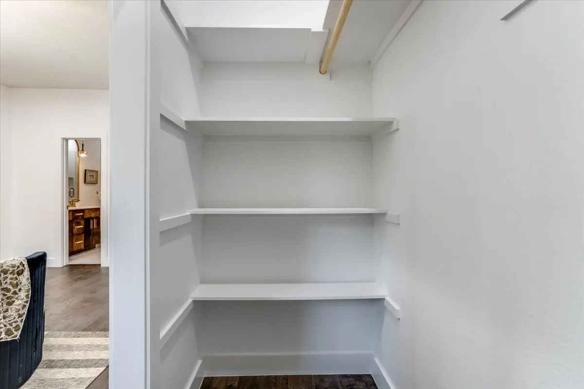 Single Family Residence For Sale in Dallas County , 2401 Ingersoll Street, Dallas, Texas 75212, 3 Bedroom, 2 Bathroom, Garage spaces, 1,260 Sqft, built in 1935, mls#21324454, Real Estate Agent in Dallas, Homes For Sale in Dallas county, Homes For Sale in Dallas, Realtor in Dallas Texas, Real Estate Brokerage Independent Realty Texas, Luminita Cordes Realtor