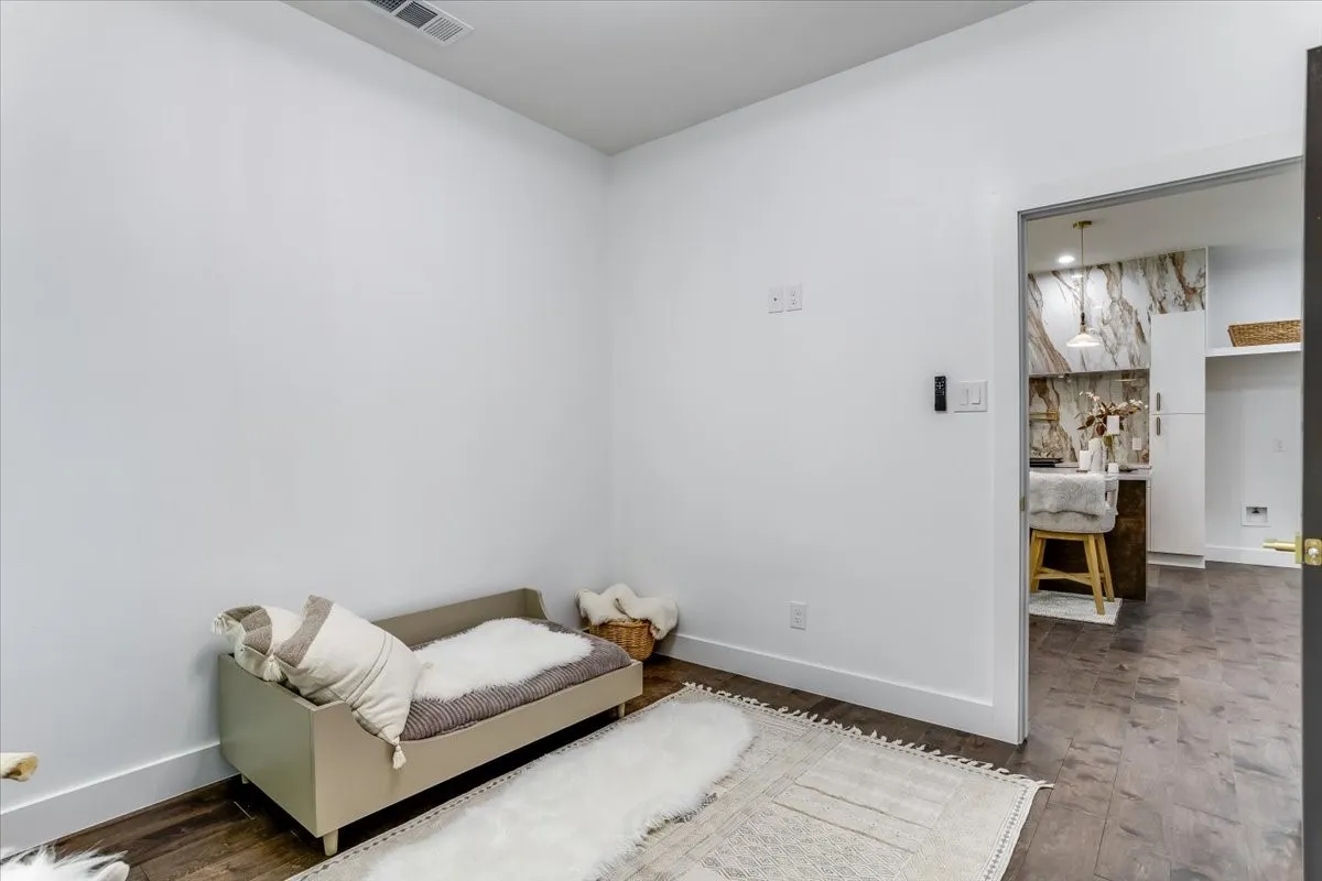 Single Family Residence For Sale in Dallas County , 2401 Ingersoll Street, Dallas, Texas 75212, 3 Bedroom, 2 Bathroom, Garage spaces, 1,260 Sqft, built in 1935, mls#21324454, Real Estate Agent in Dallas, Homes For Sale in Dallas county, Homes For Sale in Dallas, Realtor in Dallas Texas, Real Estate Brokerage Independent Realty Texas, Luminita Cordes Realtor