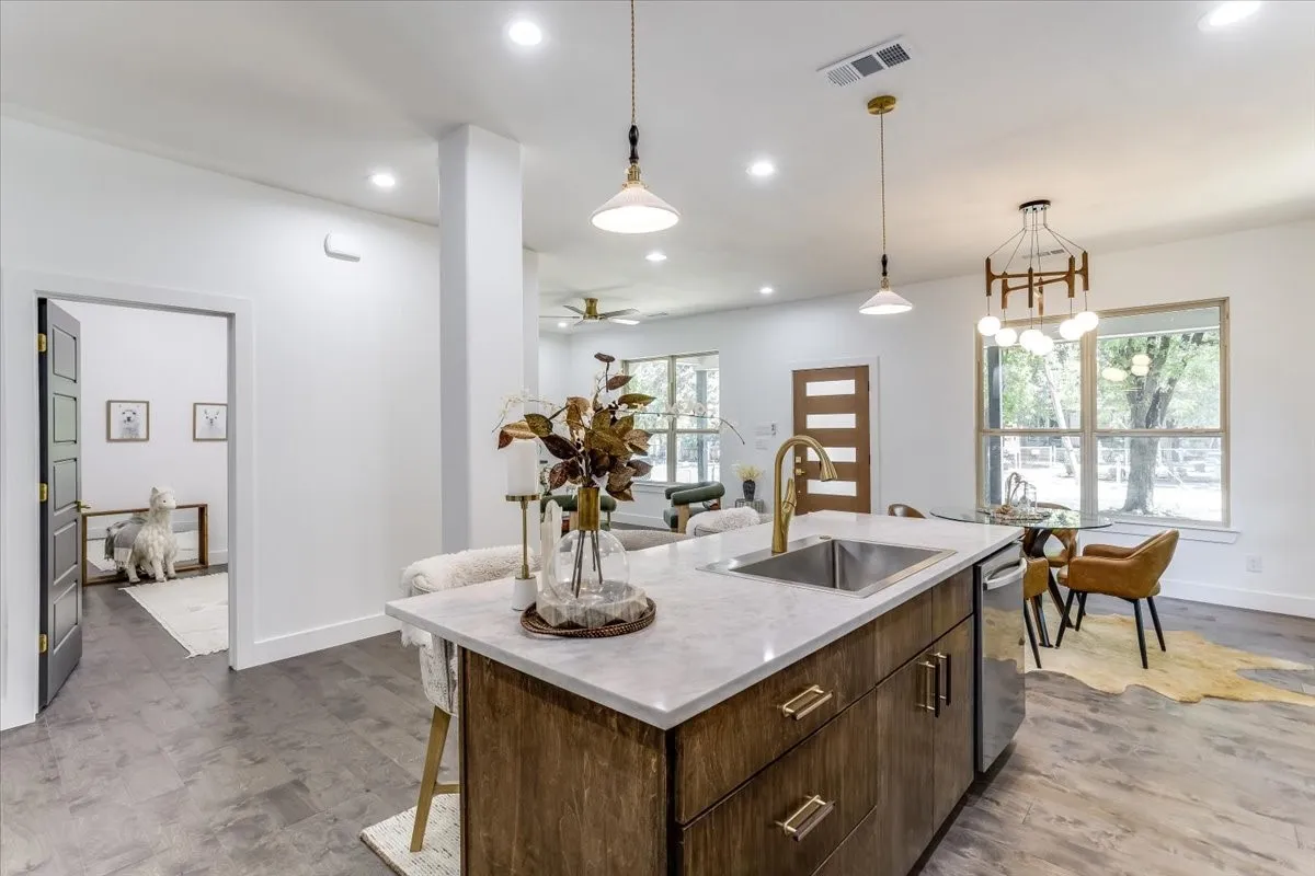 Single Family Residence For Sale in Dallas County , 2401 Ingersoll Street, Dallas, Texas 75212, 3 Bedroom, 2 Bathroom, Garage spaces, 1,260 Sqft, built in 1935, mls#21324454, Real Estate Agent in Dallas, Homes For Sale in Dallas county, Homes For Sale in Dallas, Realtor in Dallas Texas, Real Estate Brokerage Independent Realty Texas, Luminita Cordes Realtor